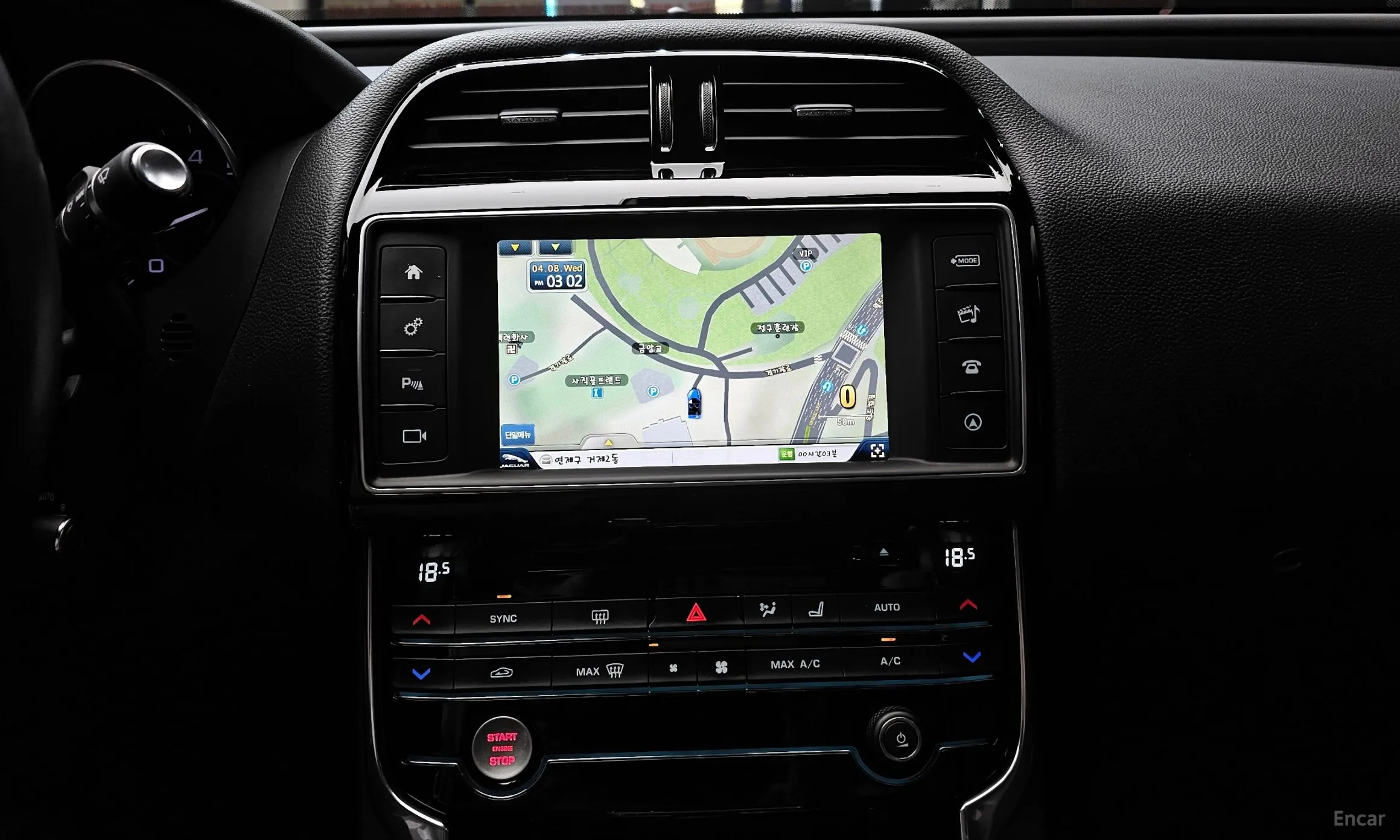 Jaguar XE превью 14