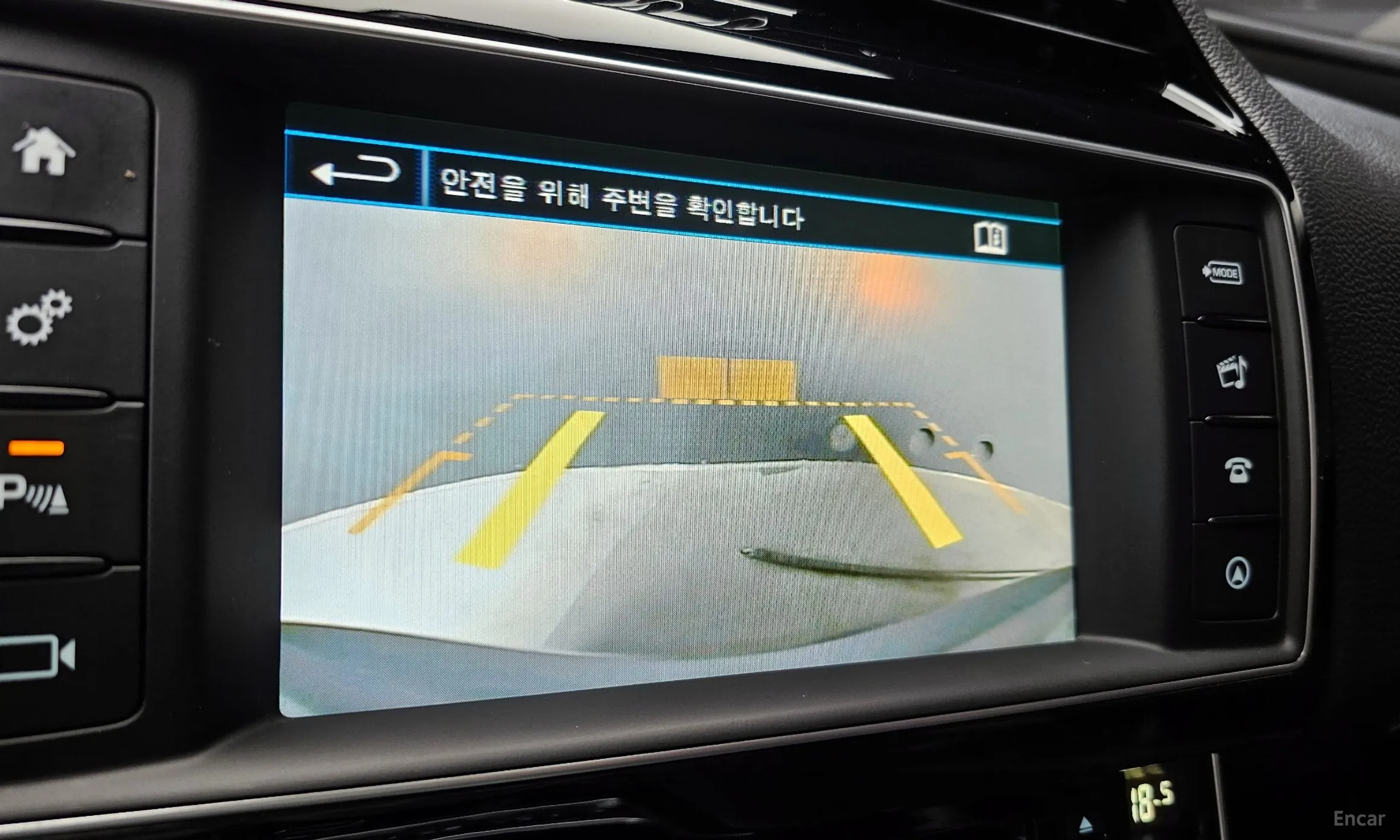 Jaguar XE превью 15