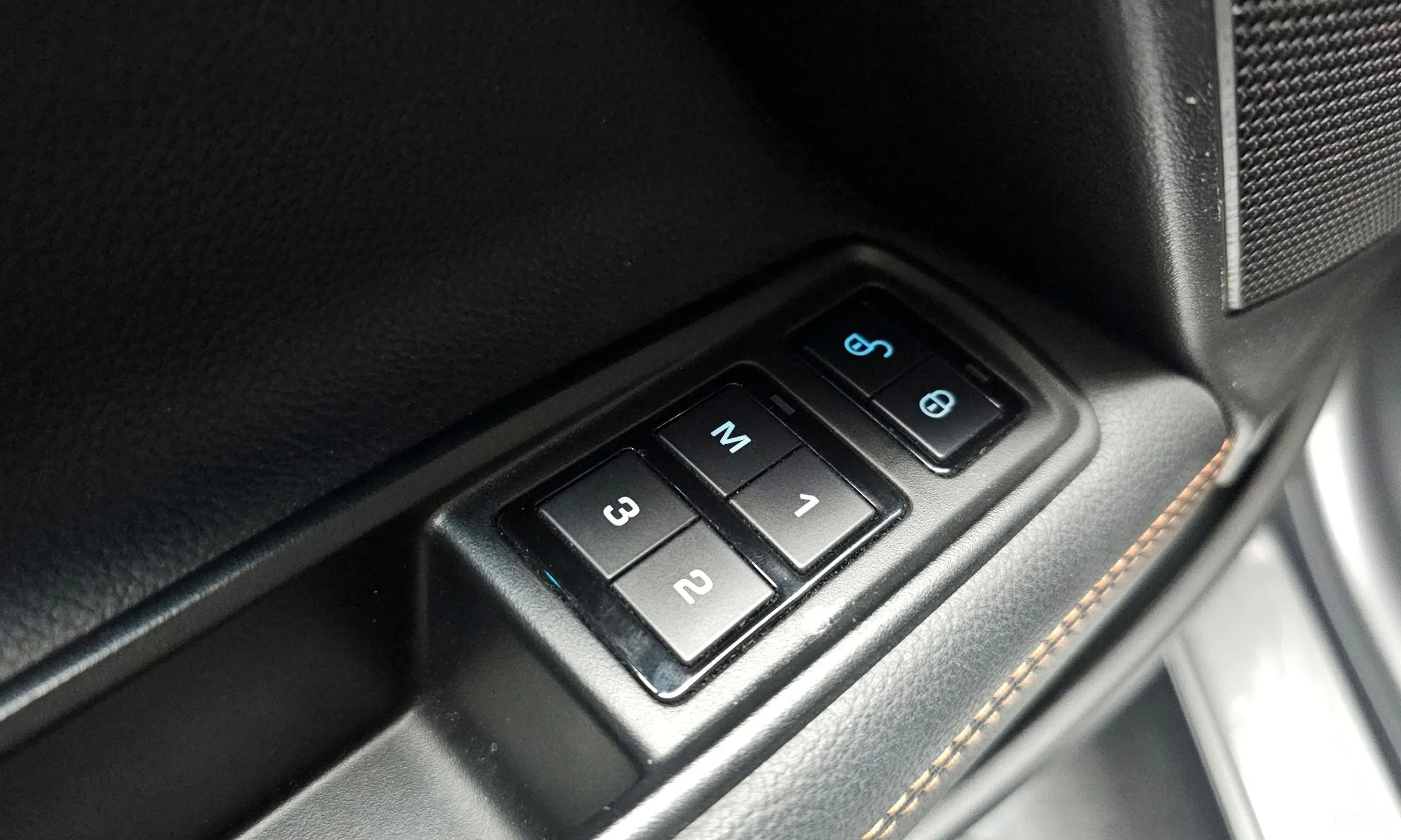 Jaguar XE превью 19