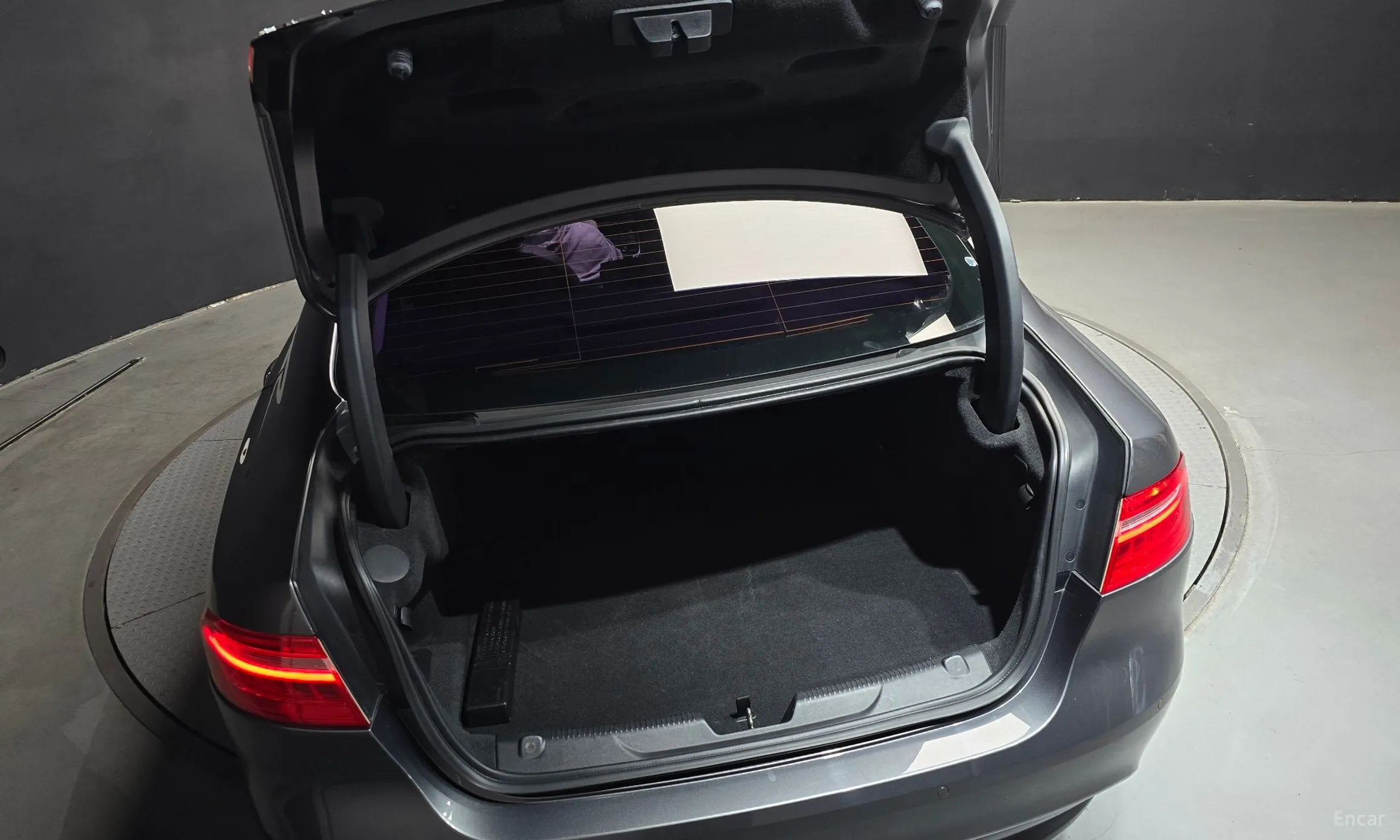 Jaguar XE превью 20