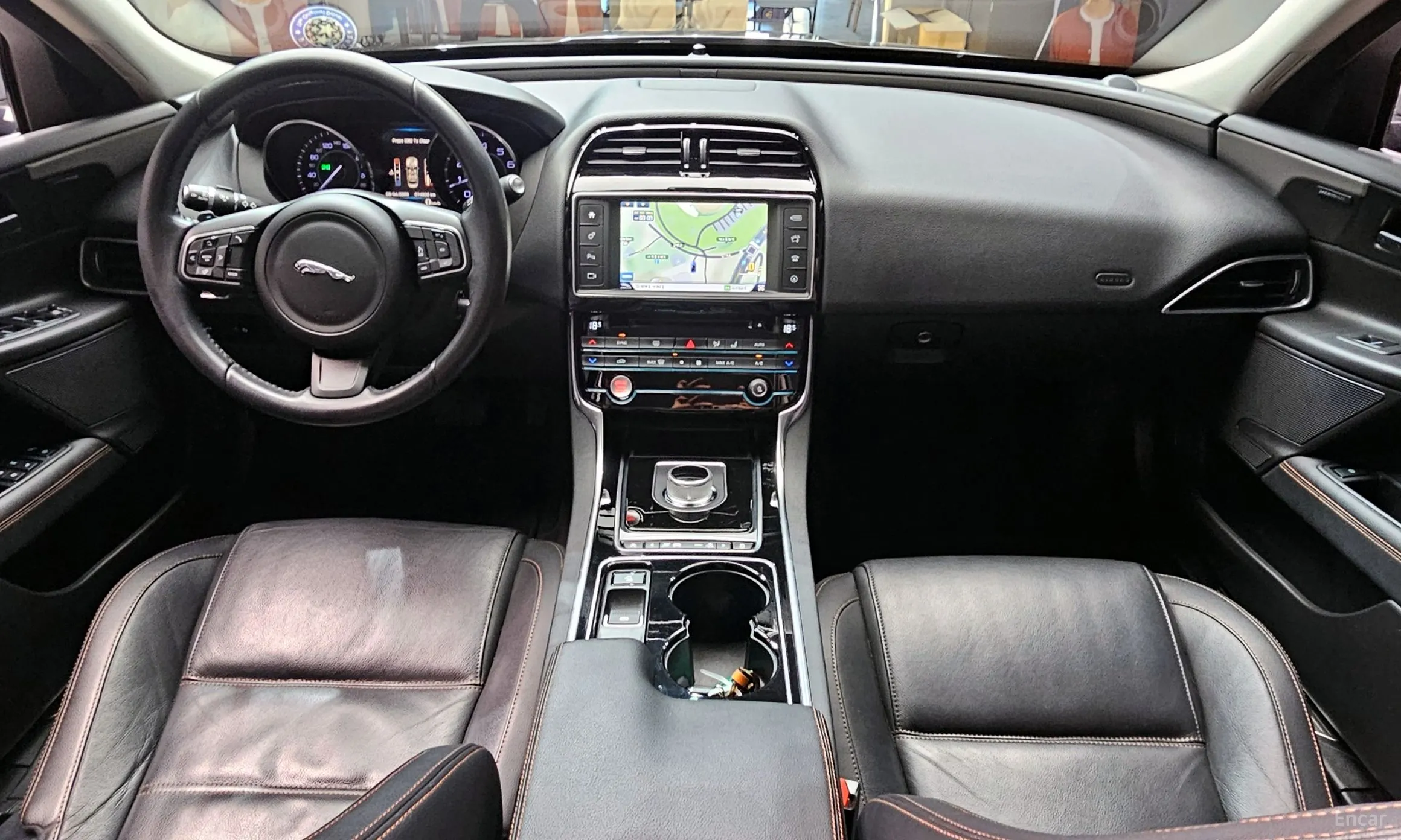 Jaguar XE превью 7