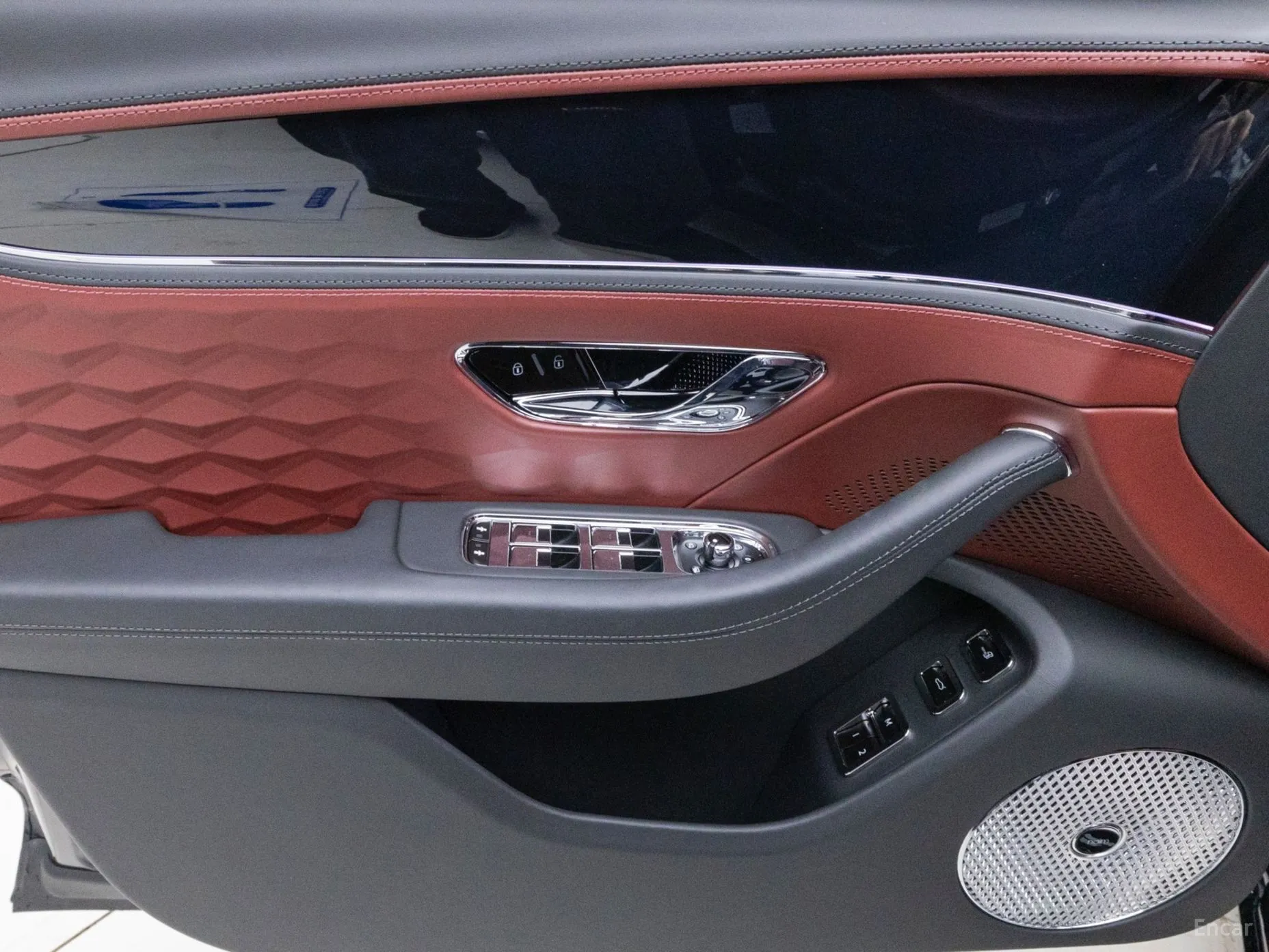 Bentley Flying Spur 4th Generation превью 13