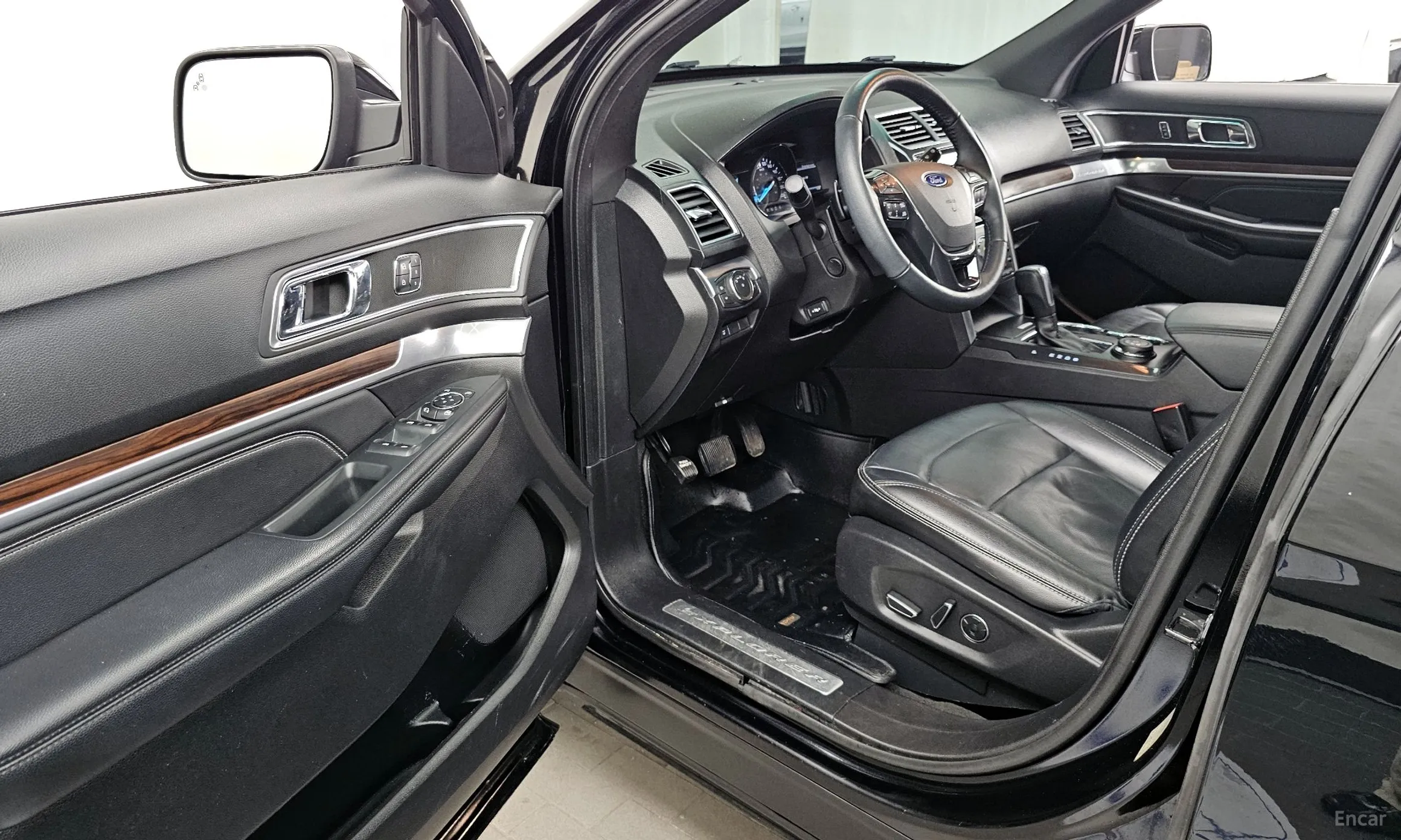Ford Explorer превью 10
