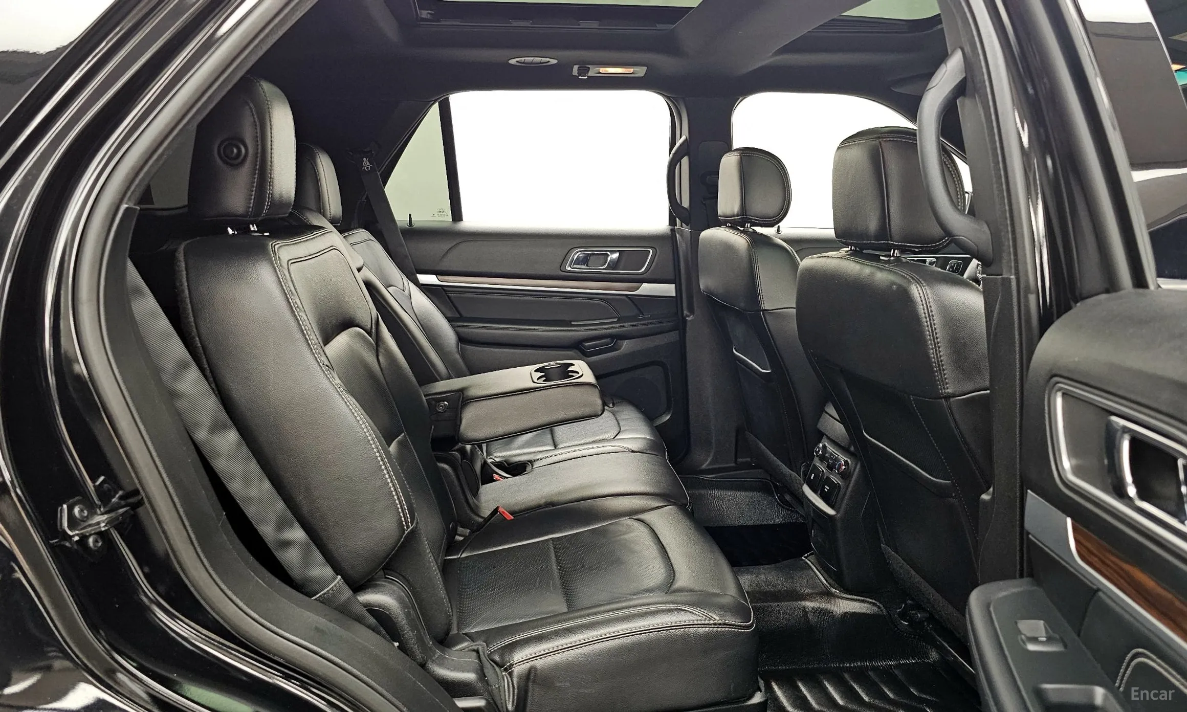 Ford Explorer превью 12