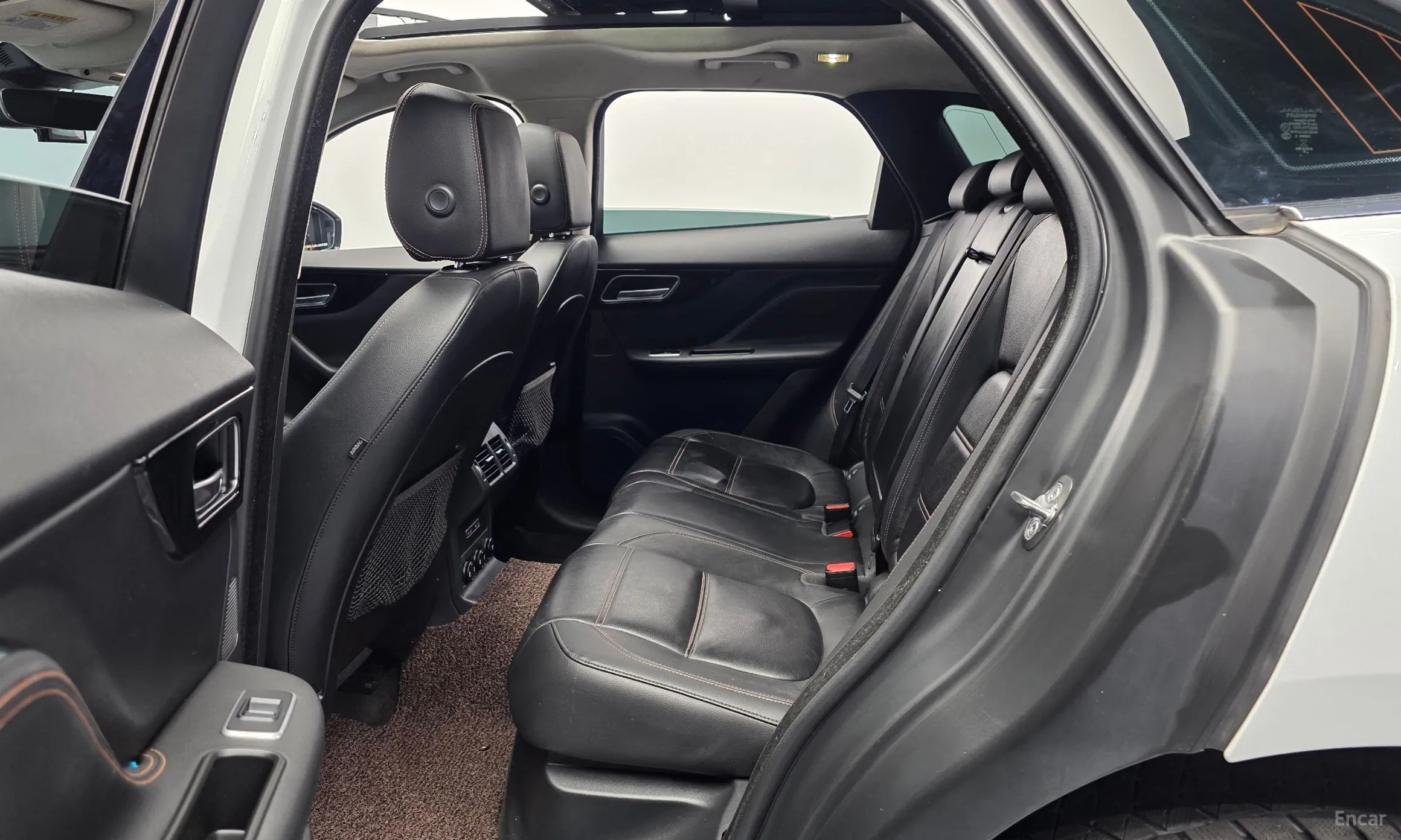 Jaguar F-PACE превью 12