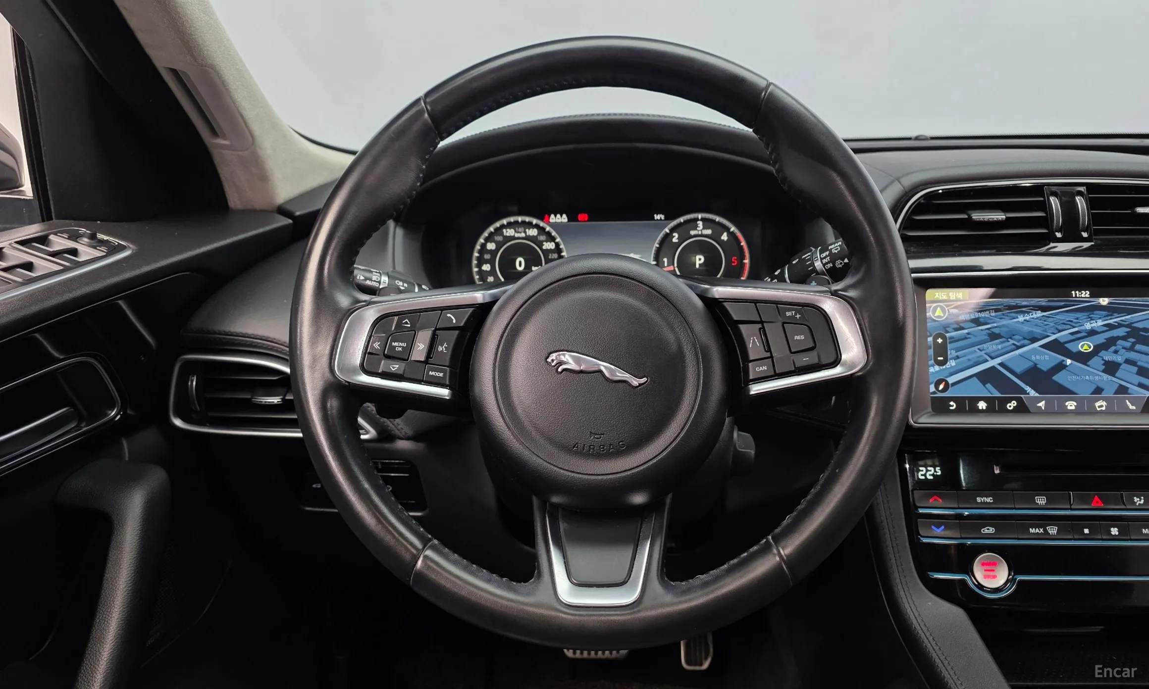 Jaguar F-PACE превью 13