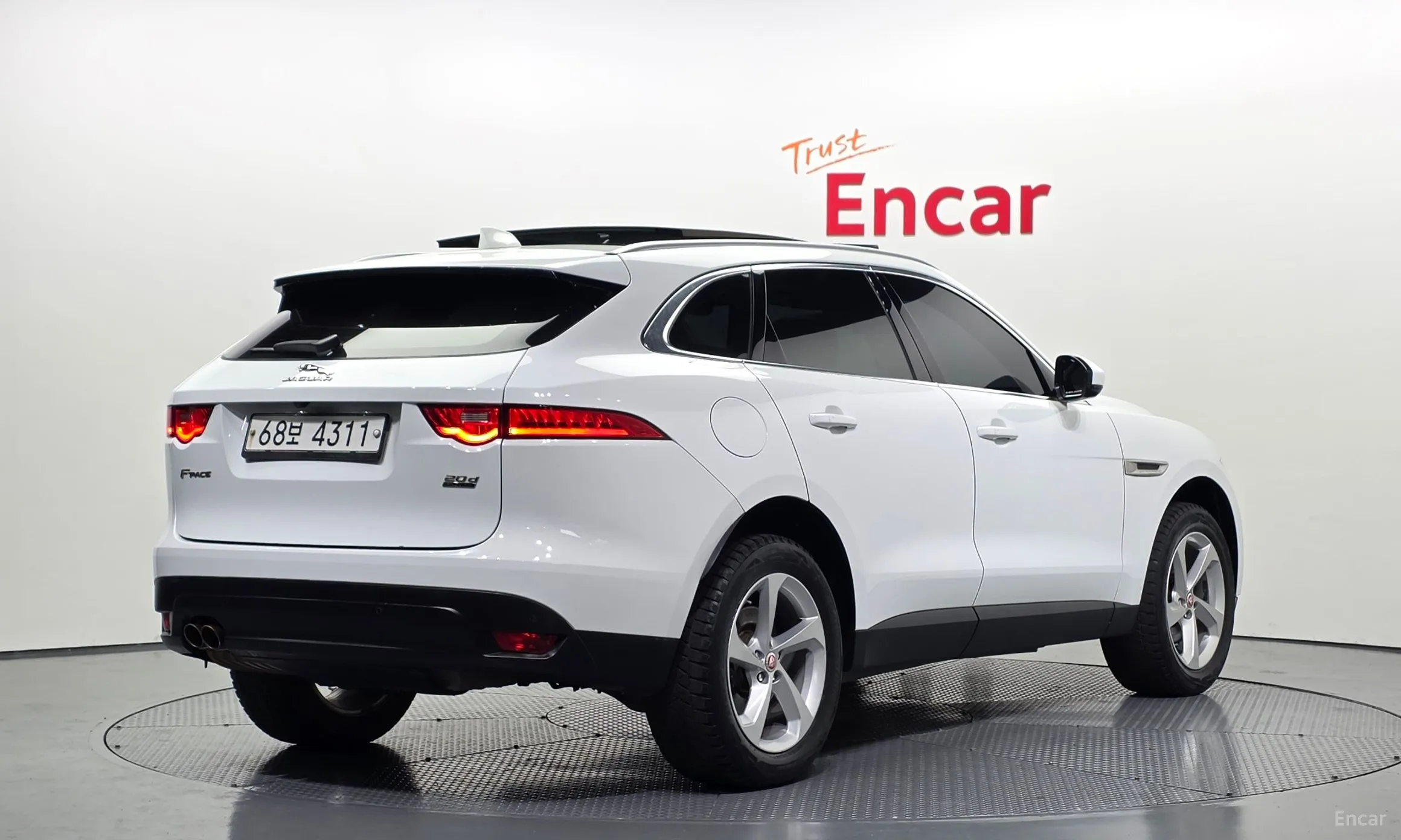 Jaguar F-PACE