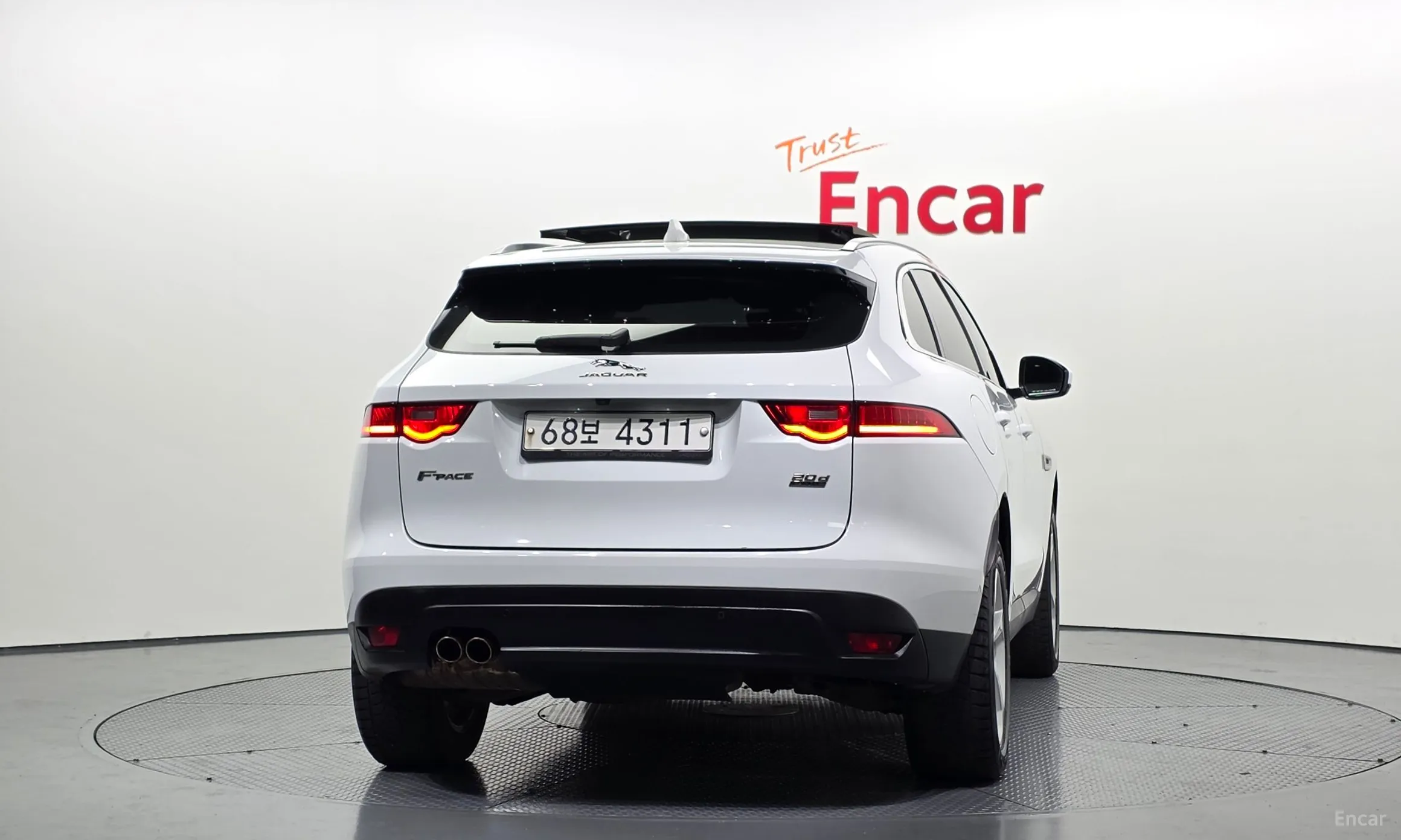 Jaguar F-PACE превью 4