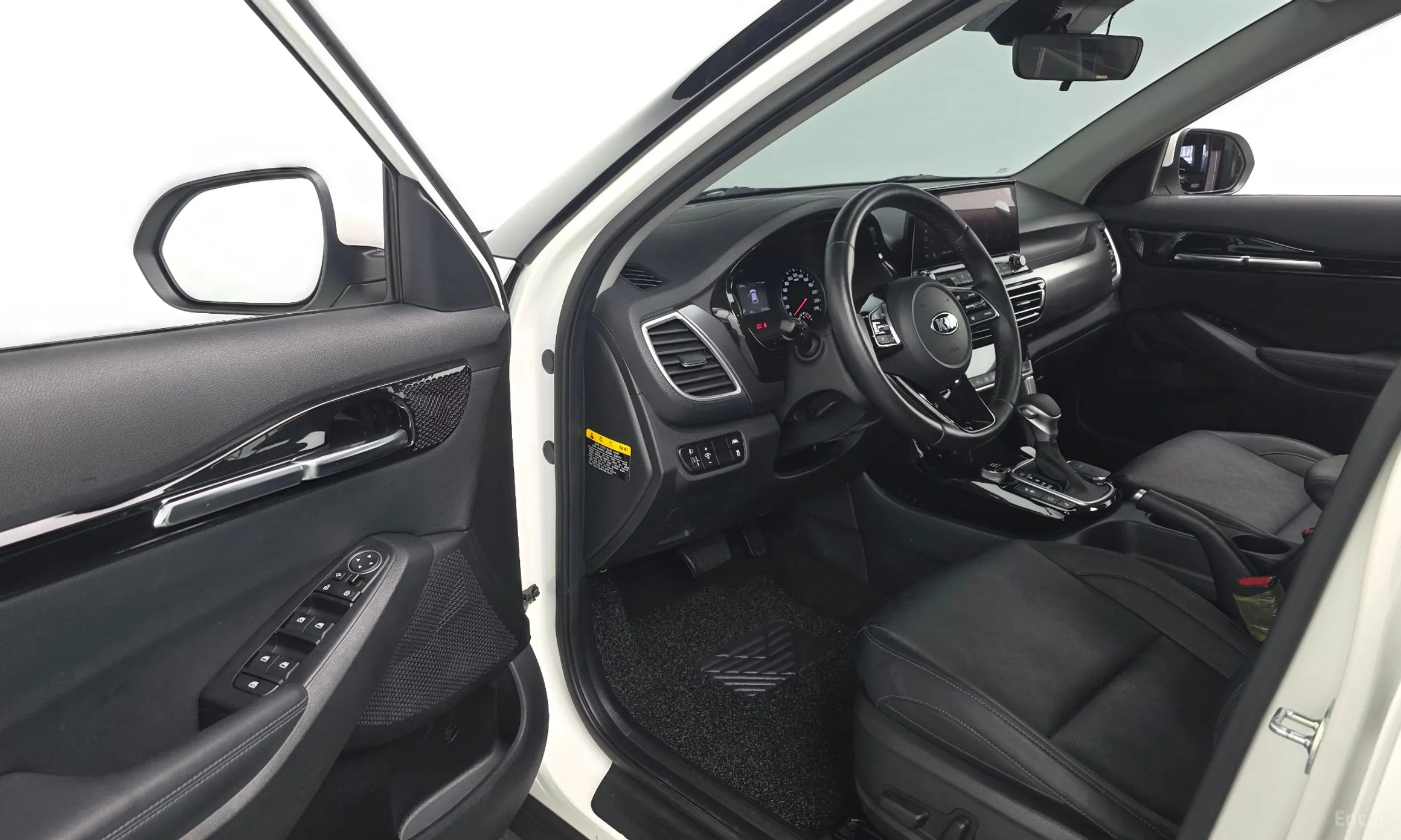 Kia Seltos превью 10