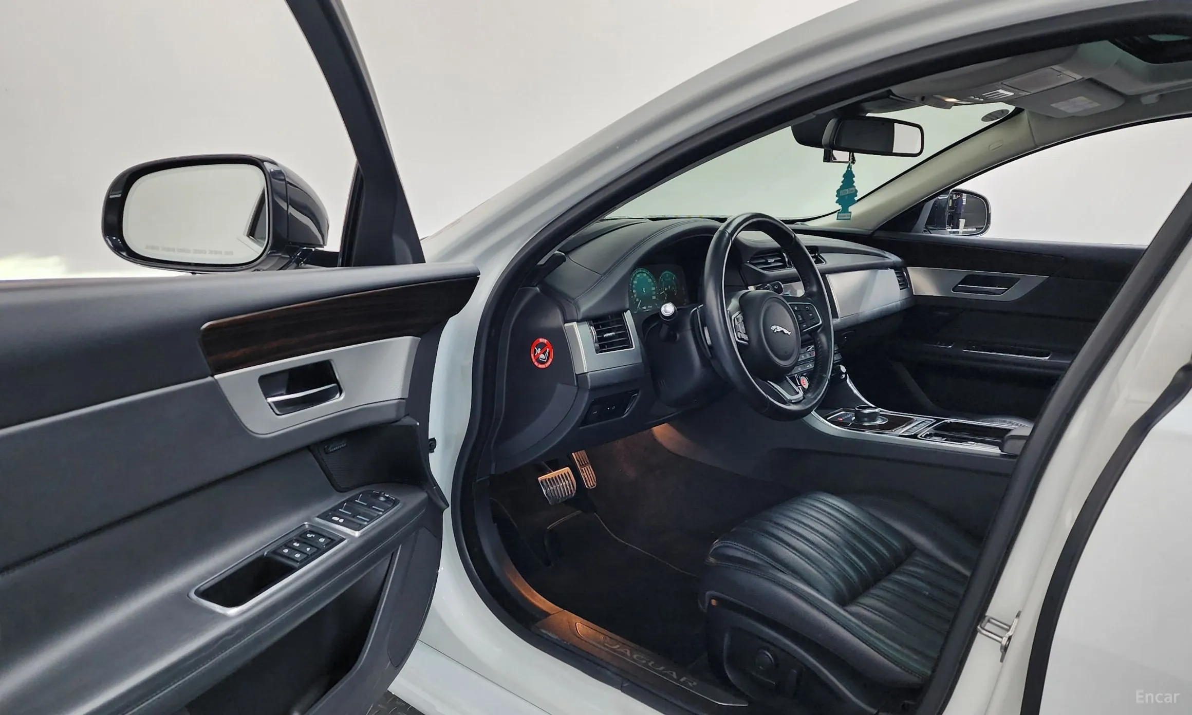 Jaguar XF (x260) превью 10