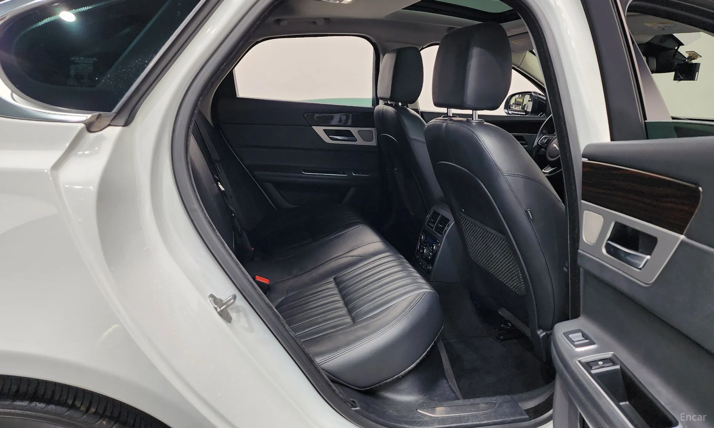 Jaguar XF (x260) превью 11