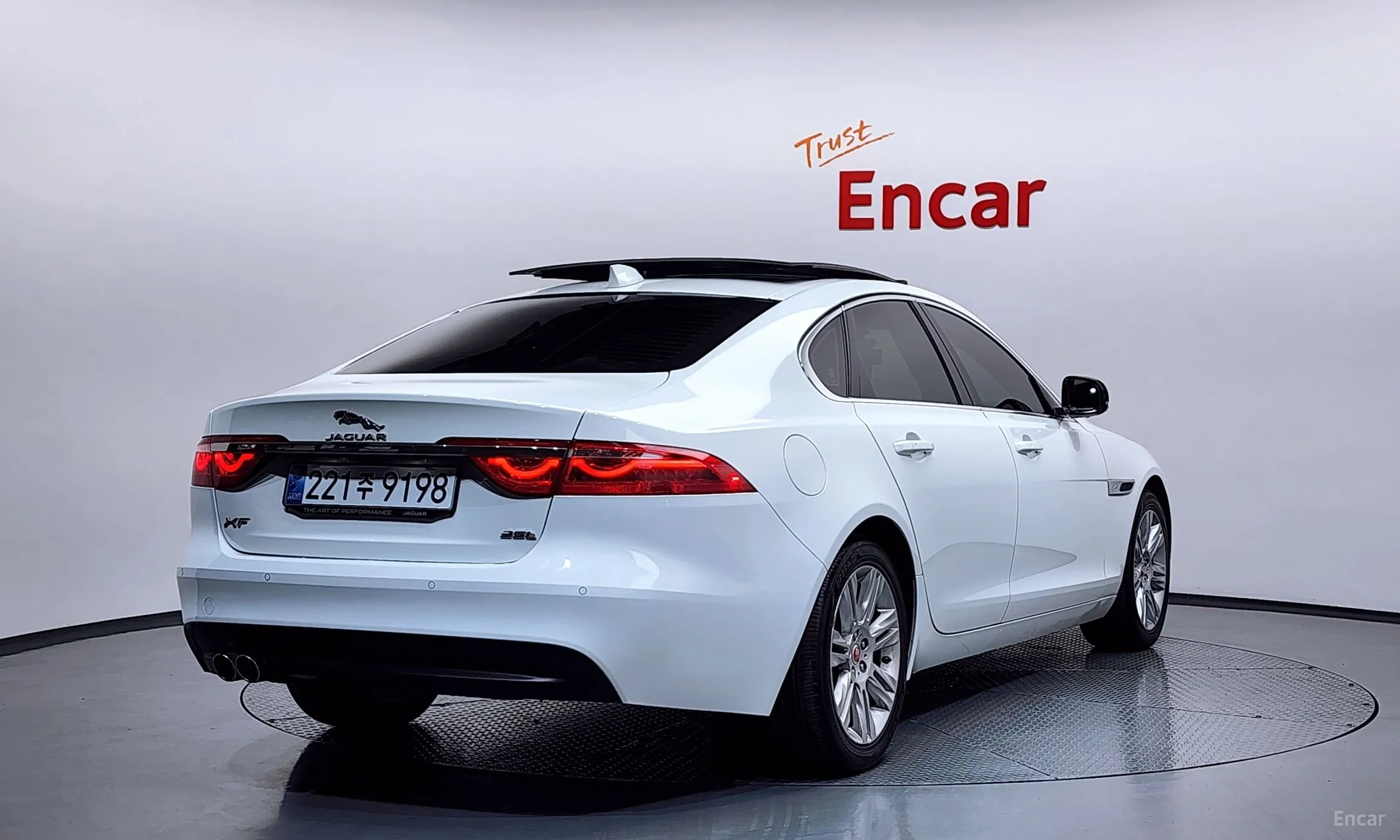 Jaguar XF (x260)