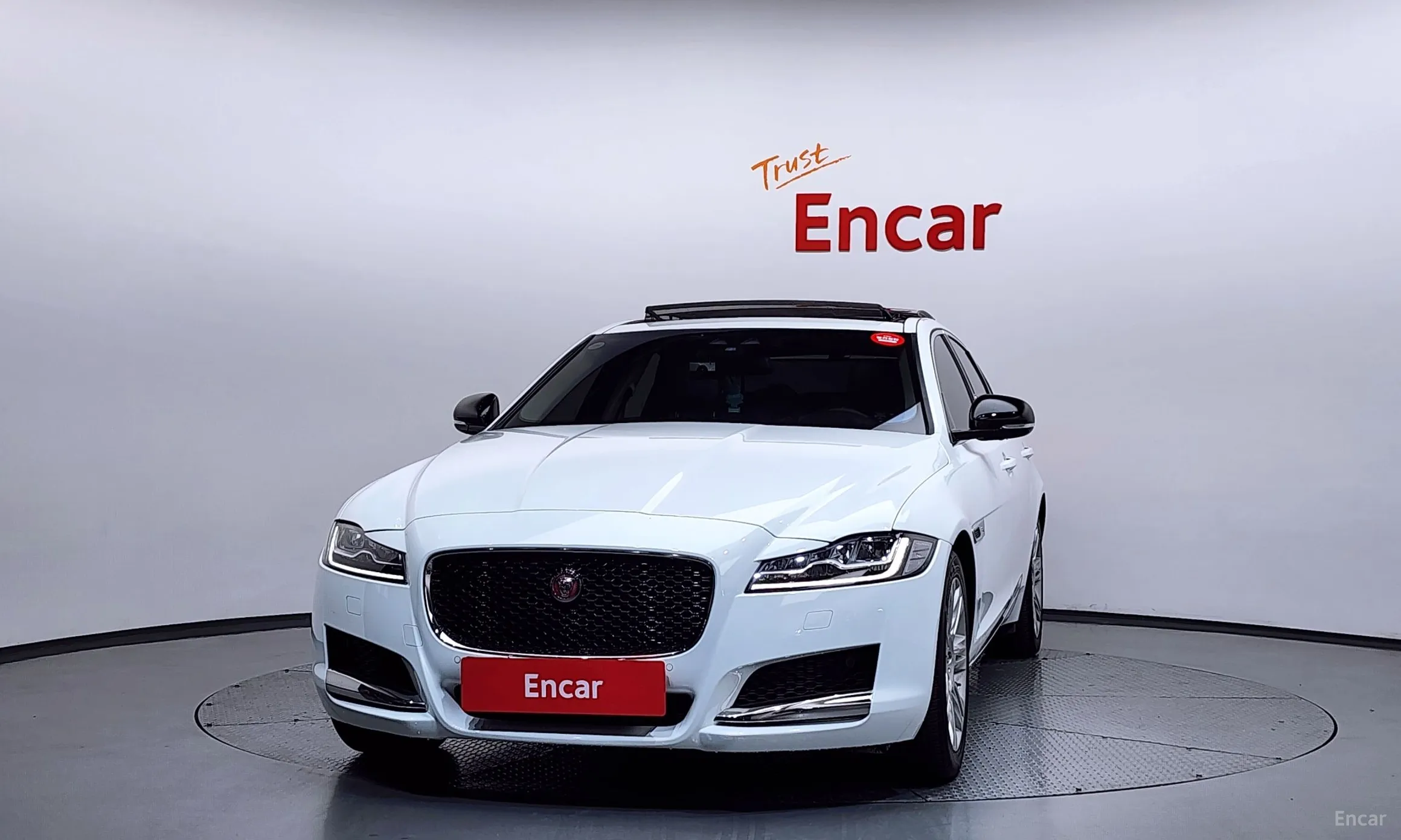 Jaguar XF (x260) превью 3