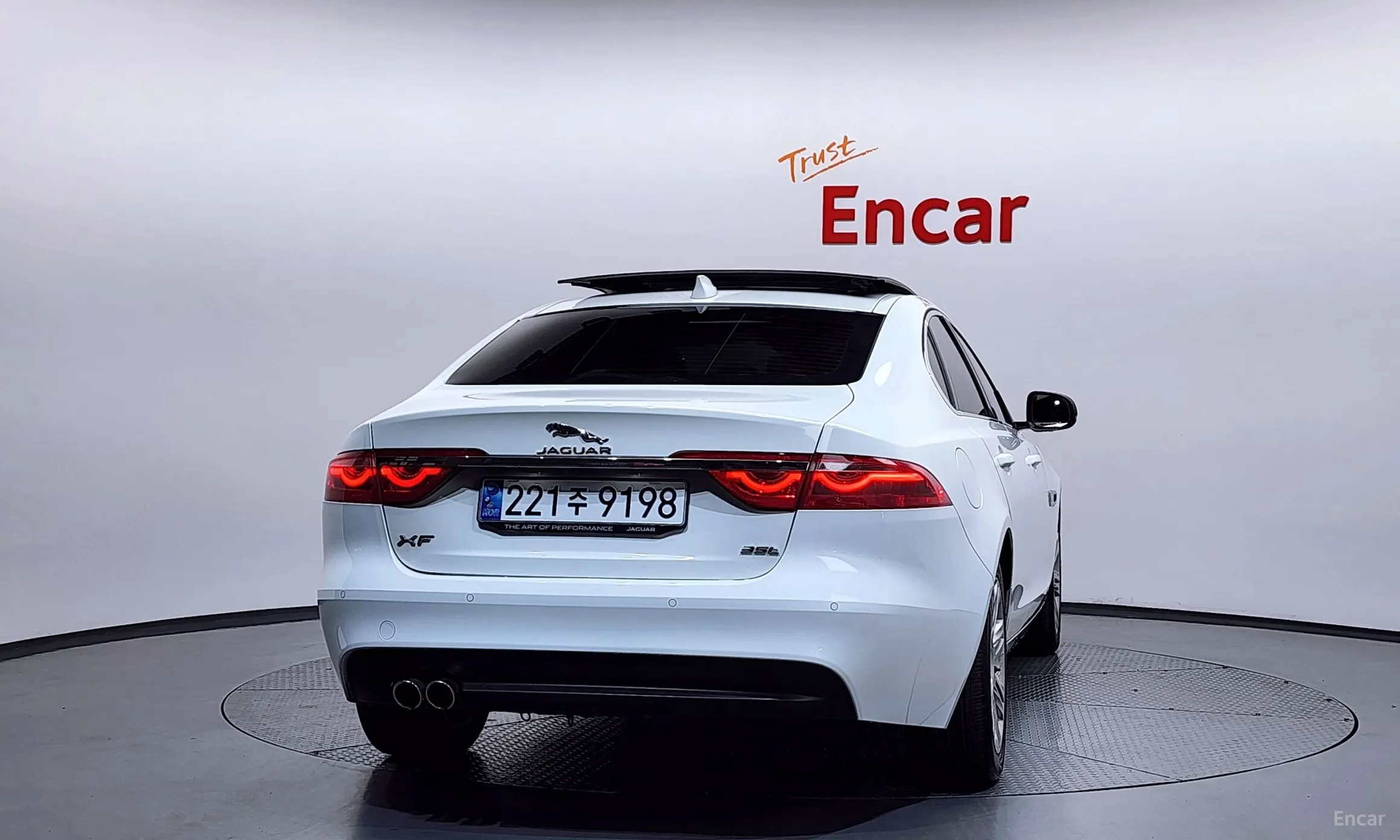 Jaguar XF (x260) превью 4