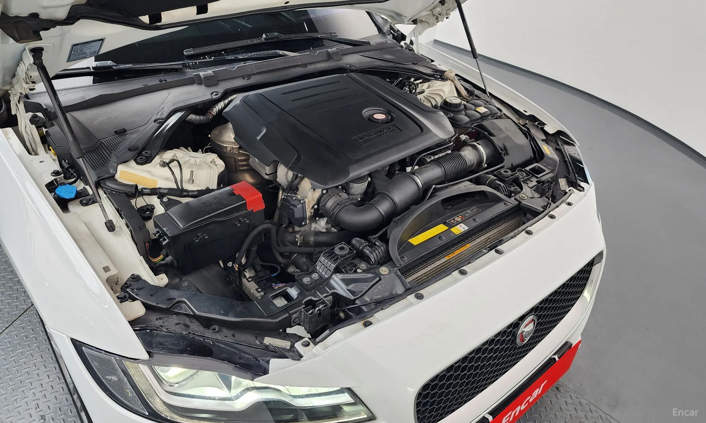 Jaguar XF (x260) превью 6