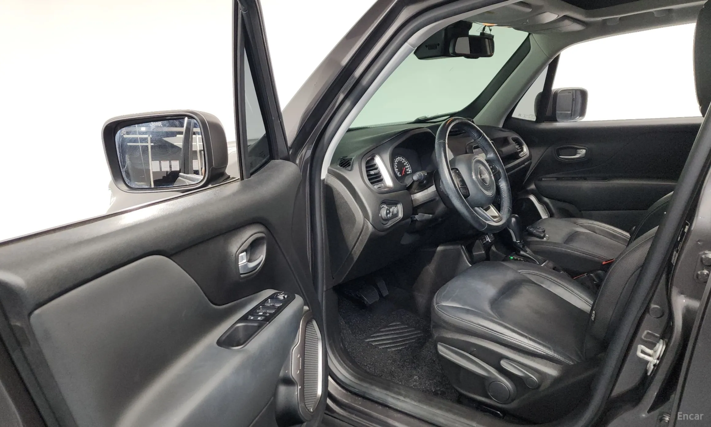 Jeep Renegade превью 10