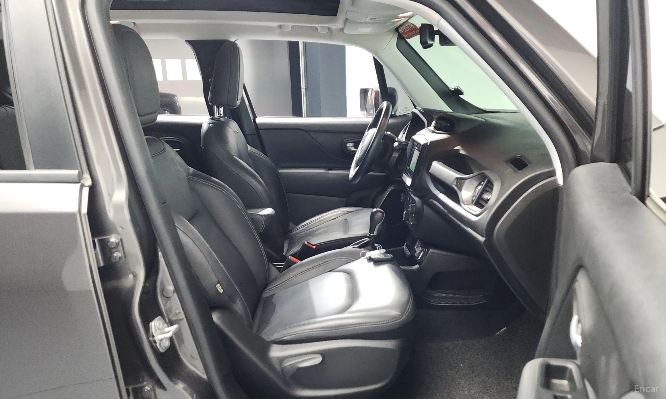 Jeep Renegade превью 11