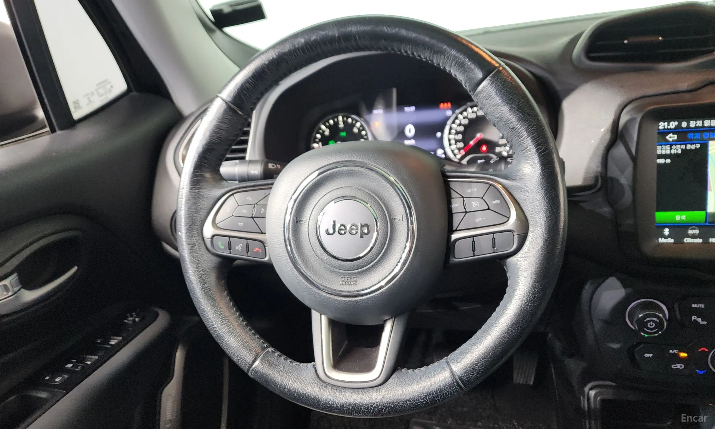 Jeep Renegade превью 12