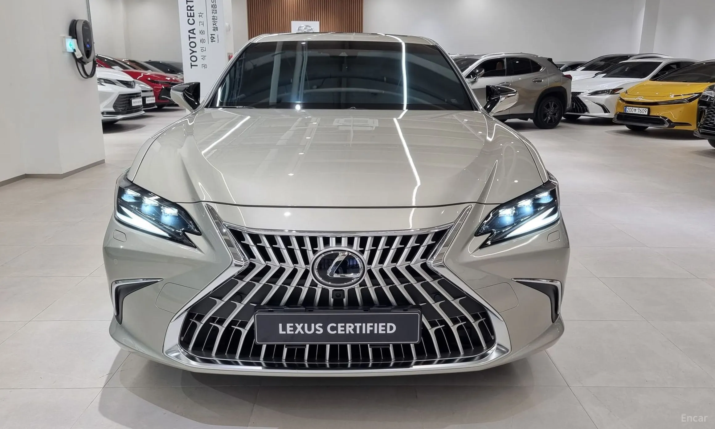 Lexus ES300h 7th Generation превью 3