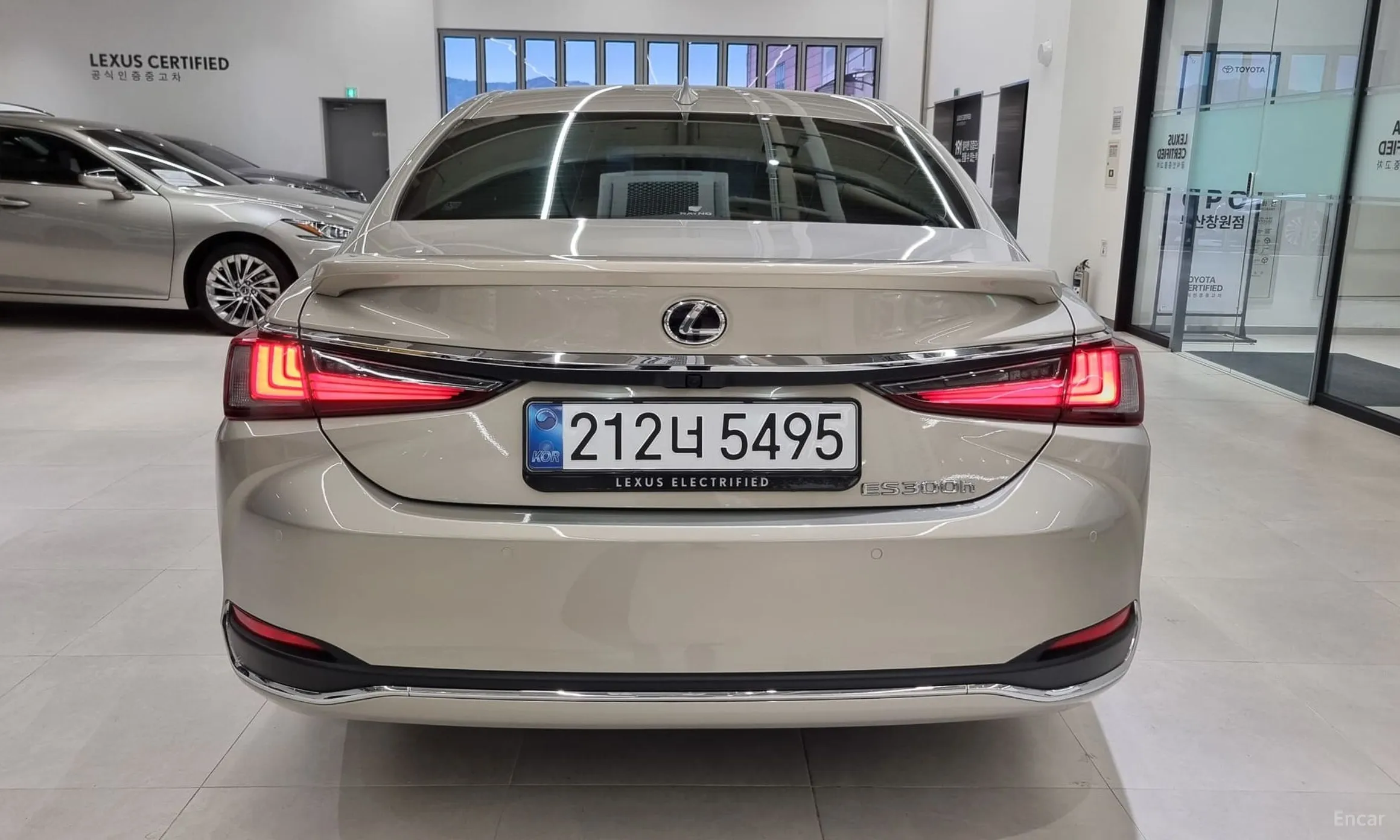 Lexus ES300h 7th Generation превью 4