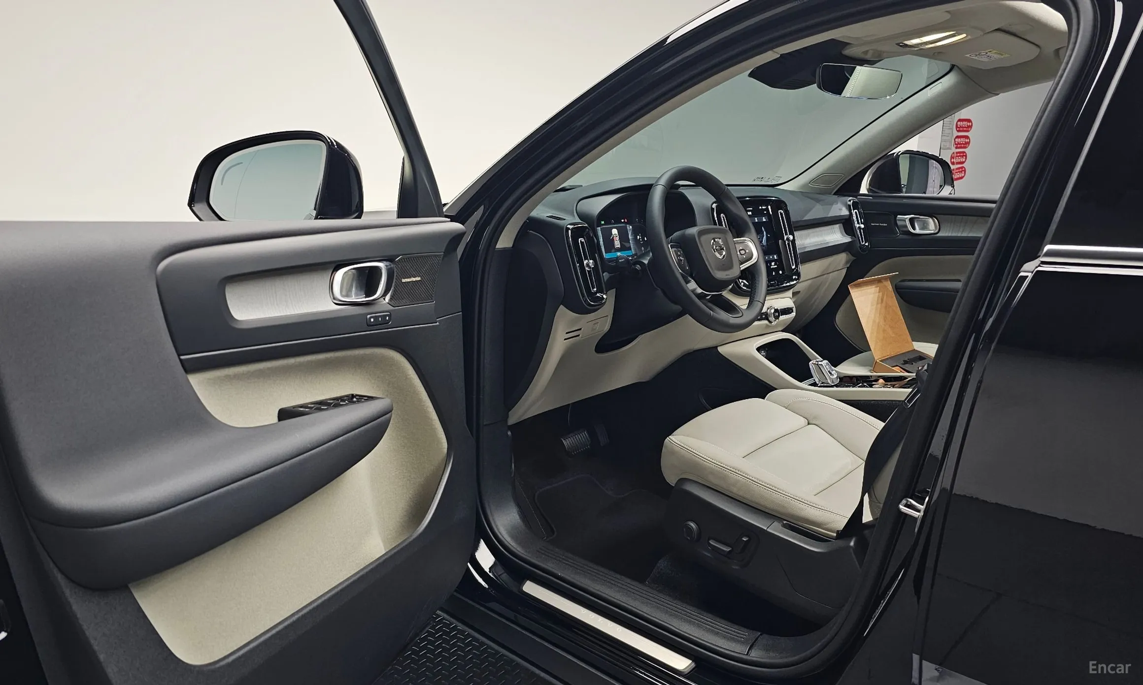 Volvo XC40 превью 10