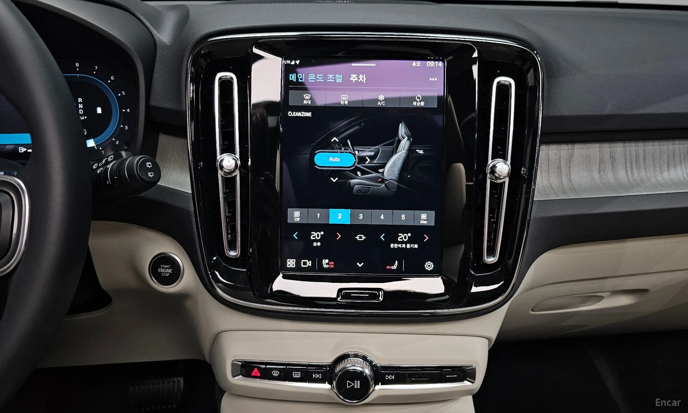 Volvo XC40 превью 14