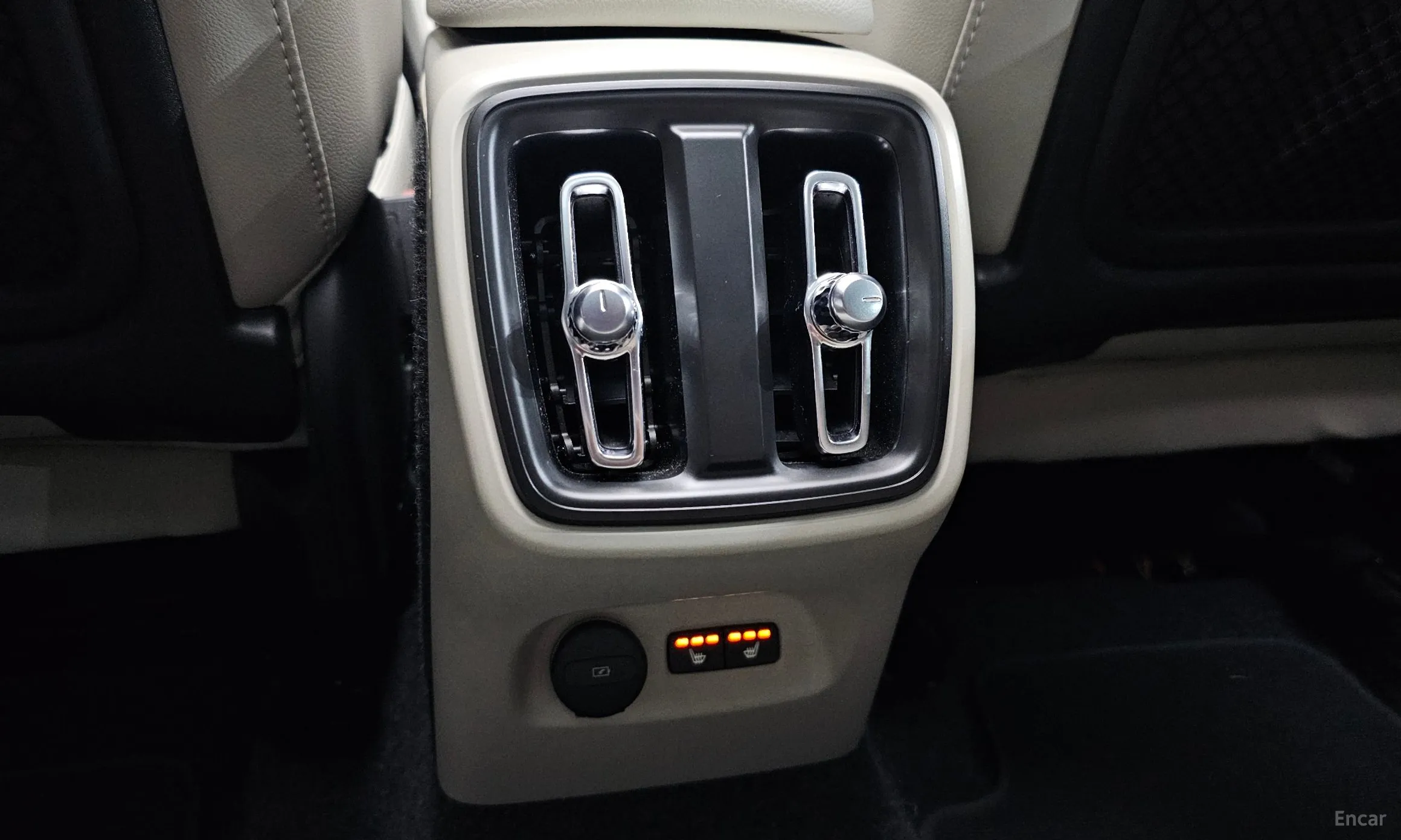 Volvo XC40 превью 19