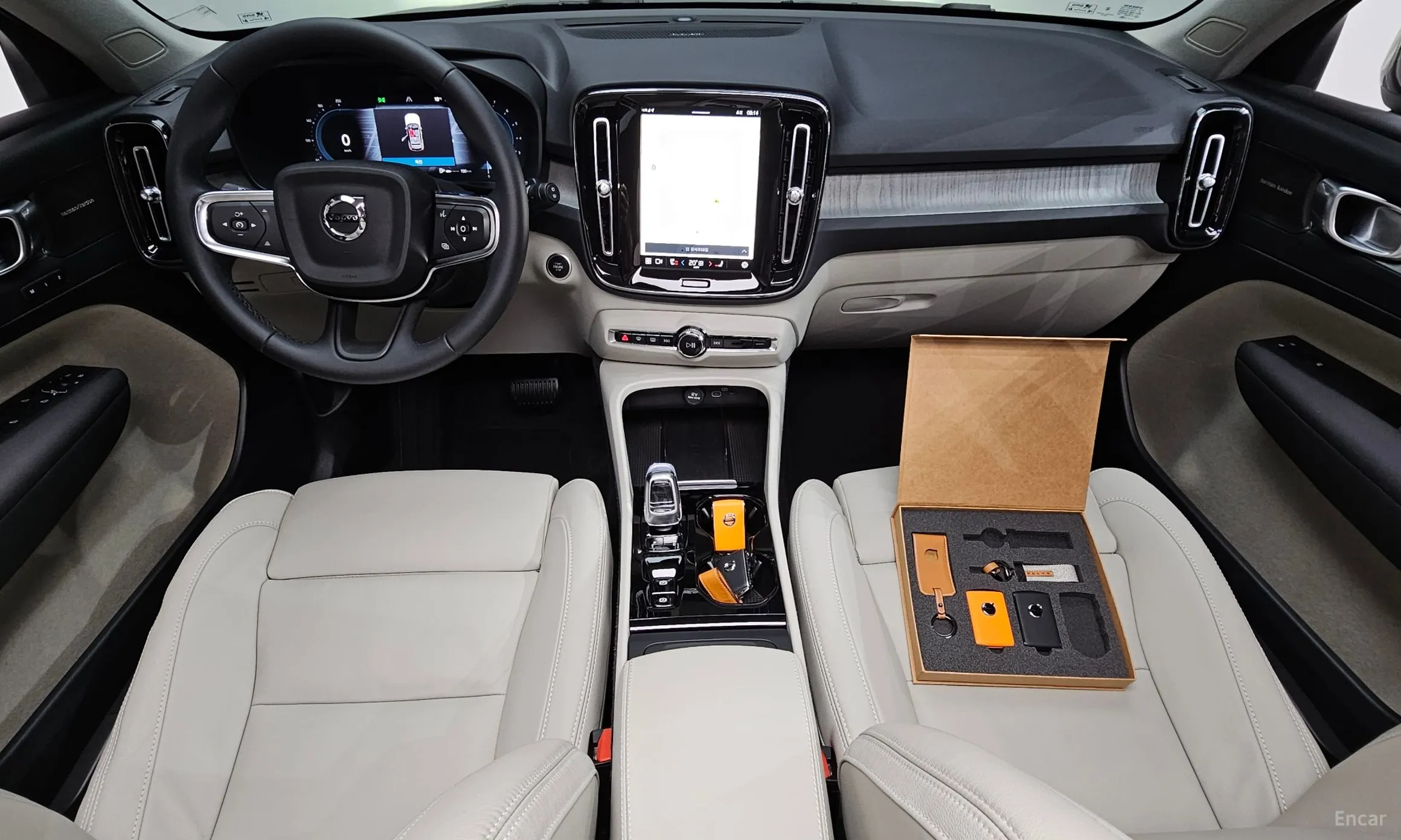 Volvo XC40 превью 7