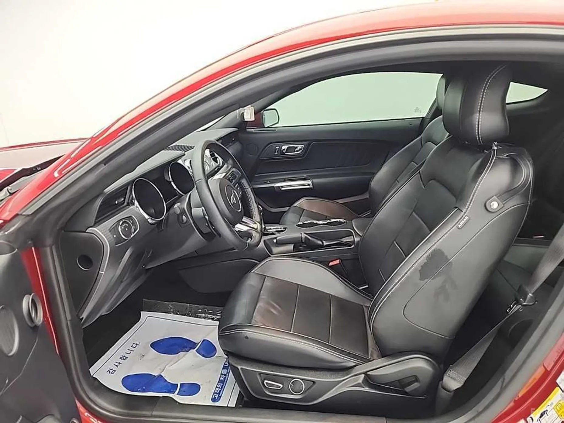 Ford Mustang превью 11