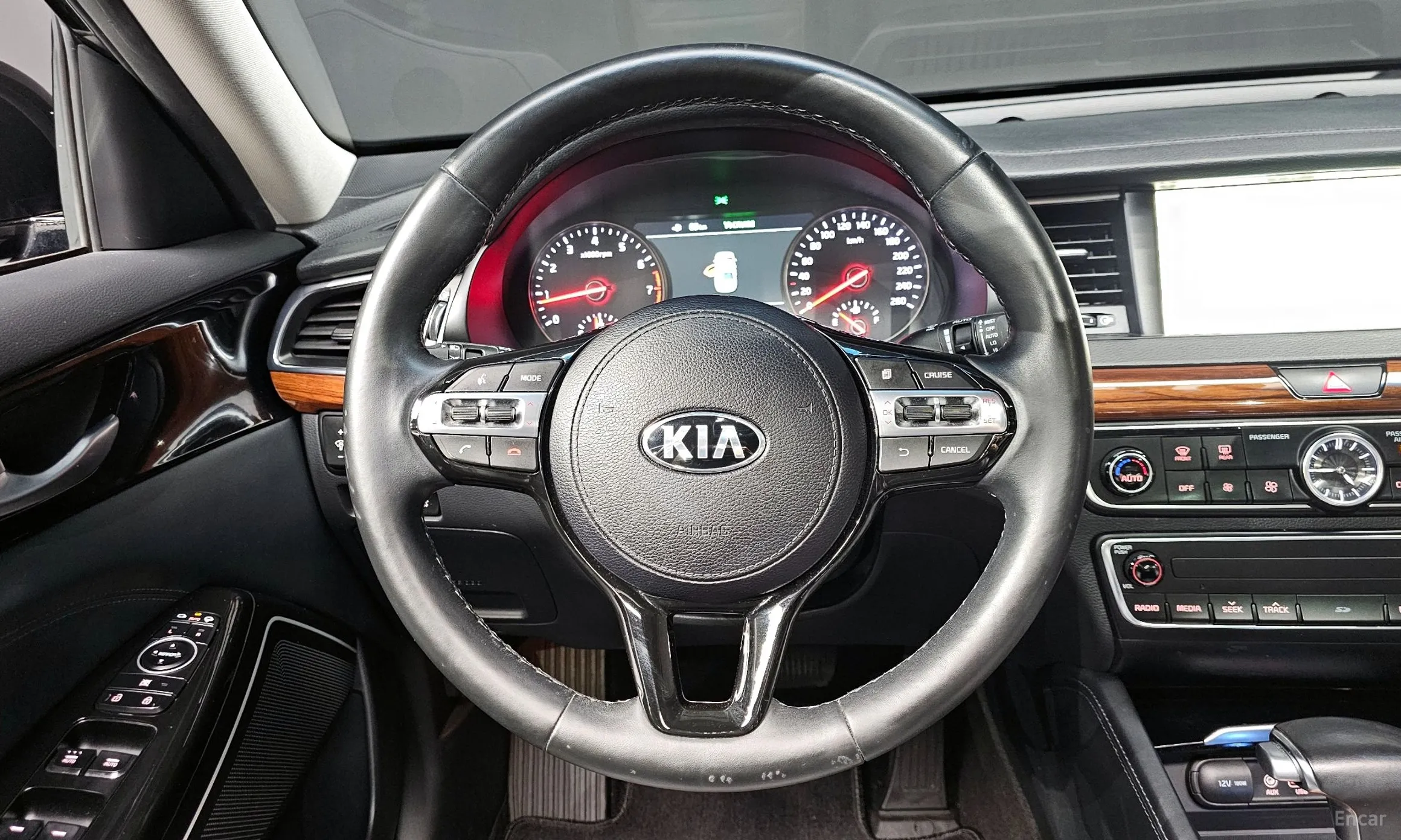 Kia K7 превью 12