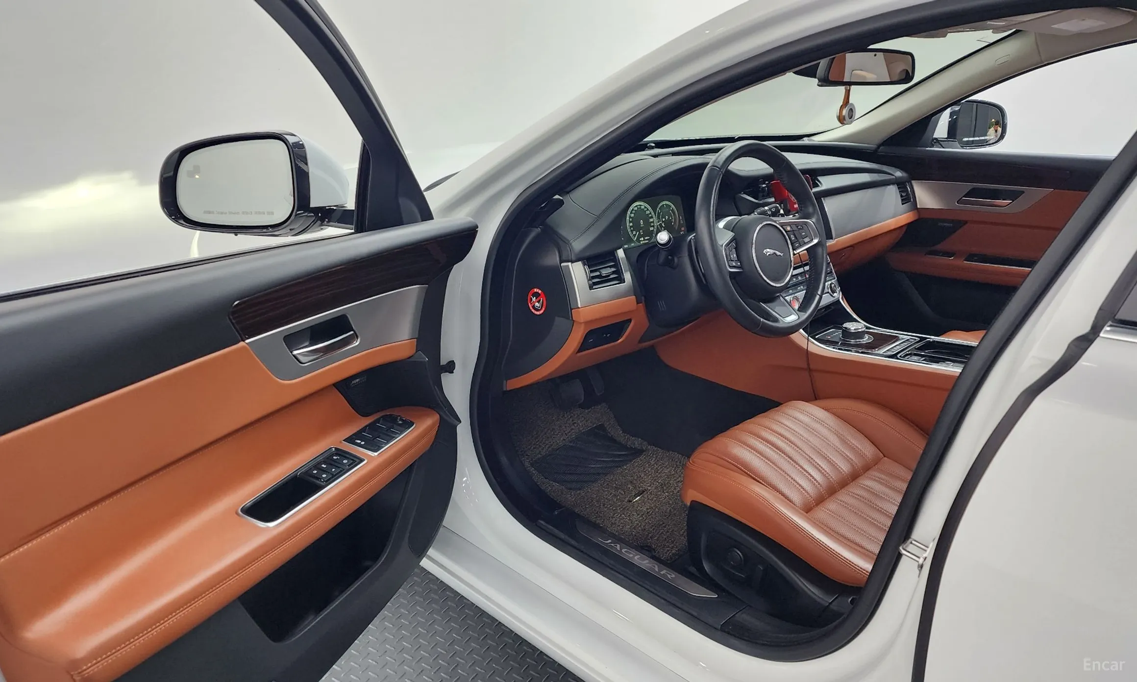 Jaguar XF (x260) превью 10