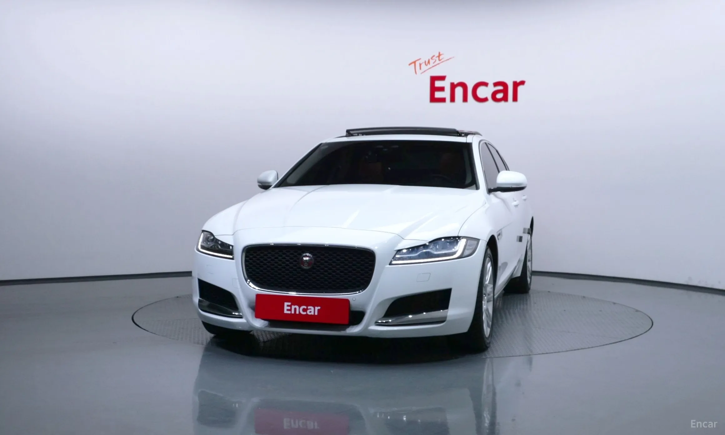 Jaguar XF (x260) превью 3