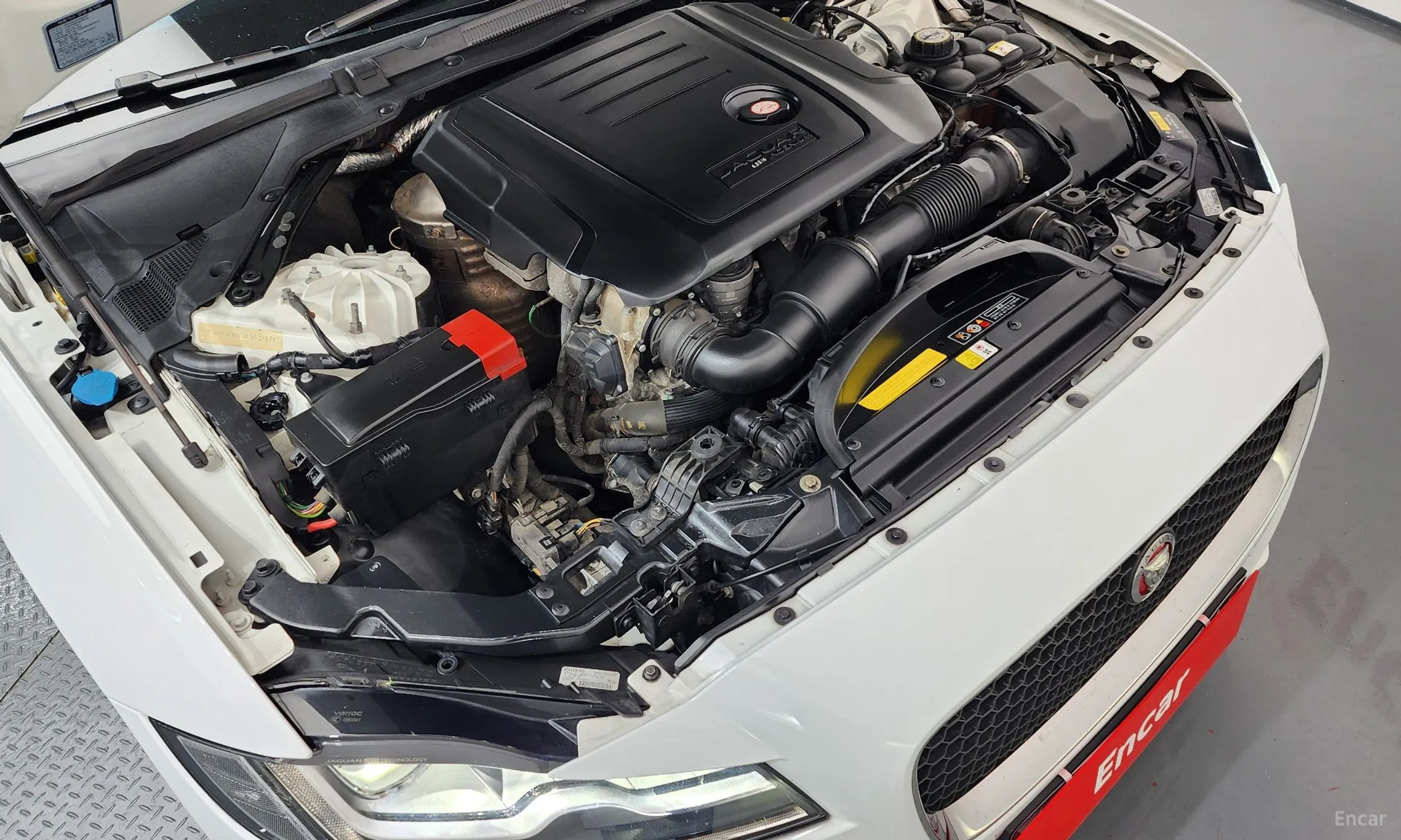 Jaguar XF (x260) превью 6