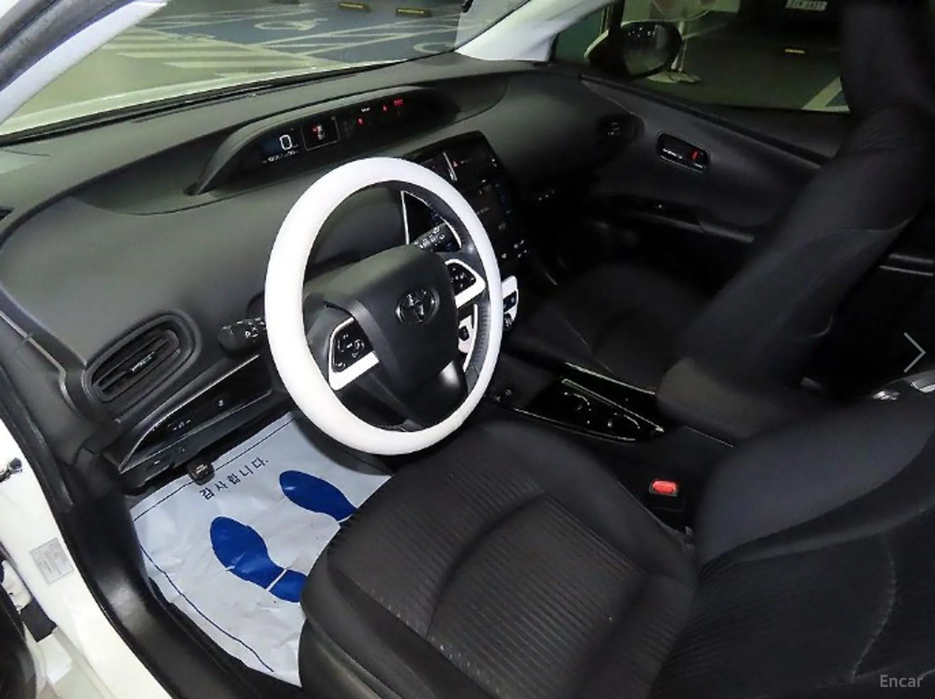 Toyota Prius 4th Generation превью 10