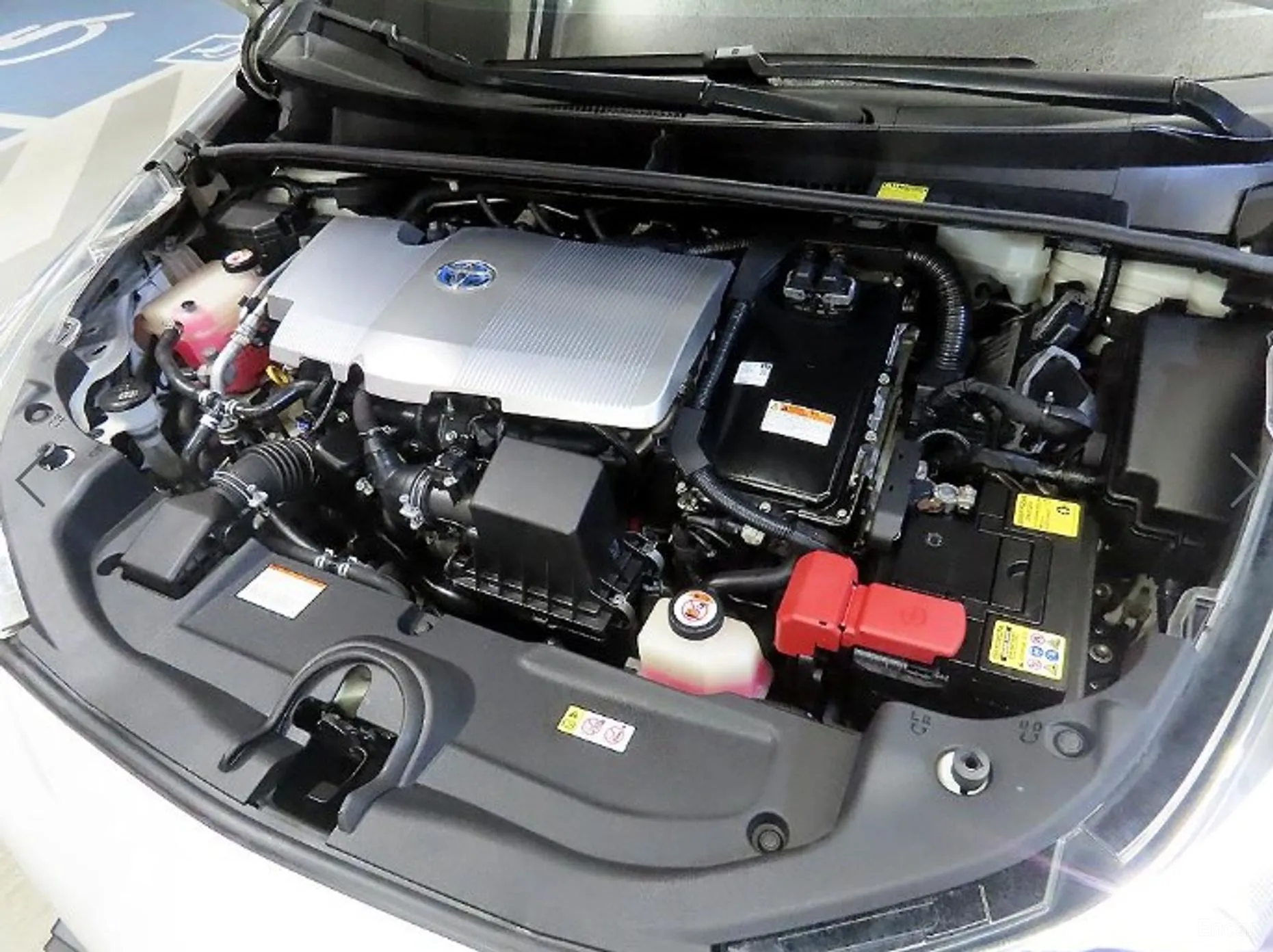 Toyota Prius 4th Generation превью 17