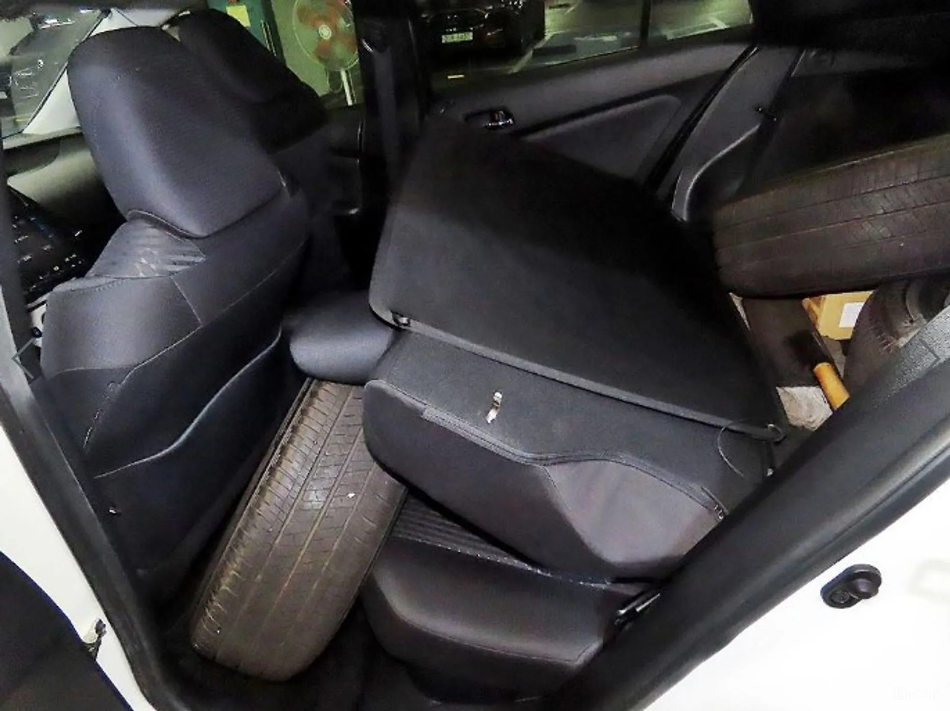 Toyota Prius 4th Generation превью 7