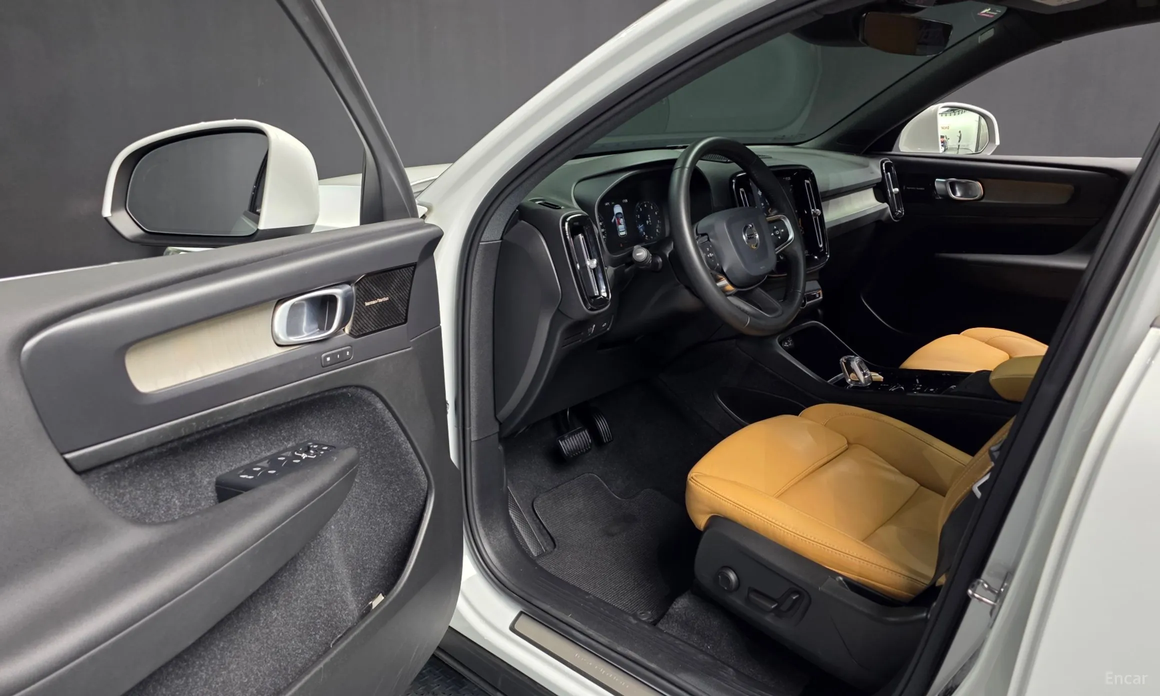 Volvo XC40 превью 10