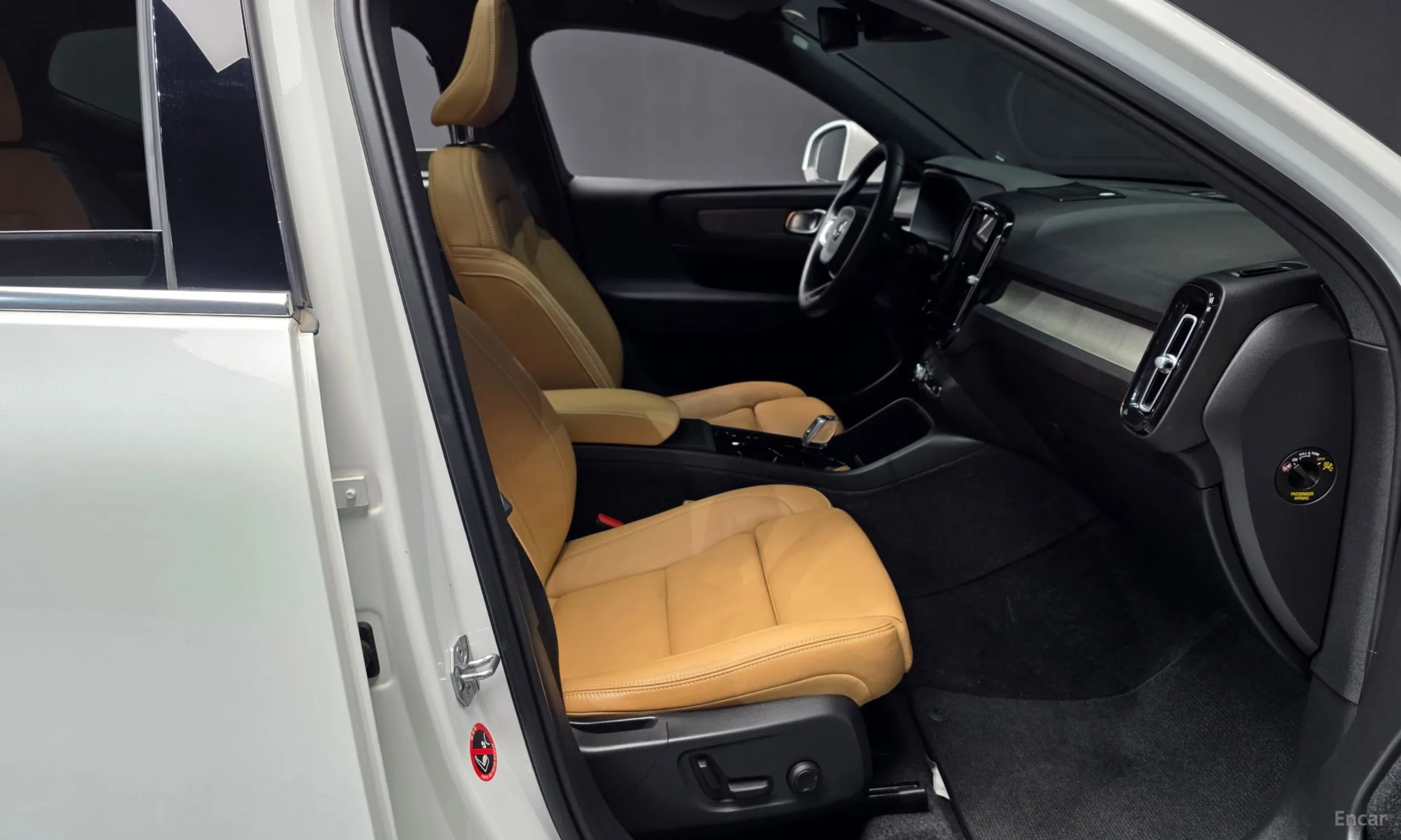 Volvo XC40 превью 11