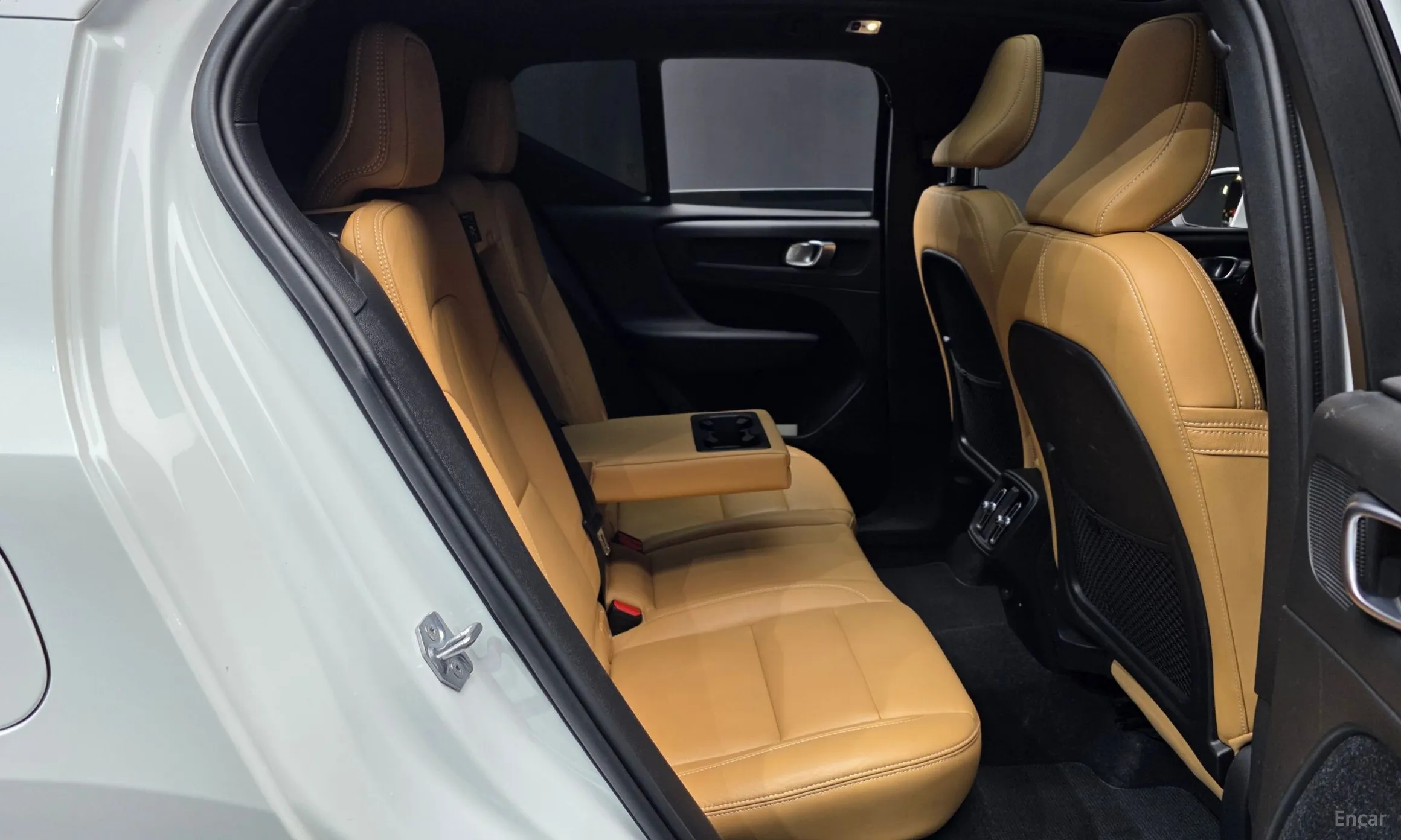 Volvo XC40 превью 12