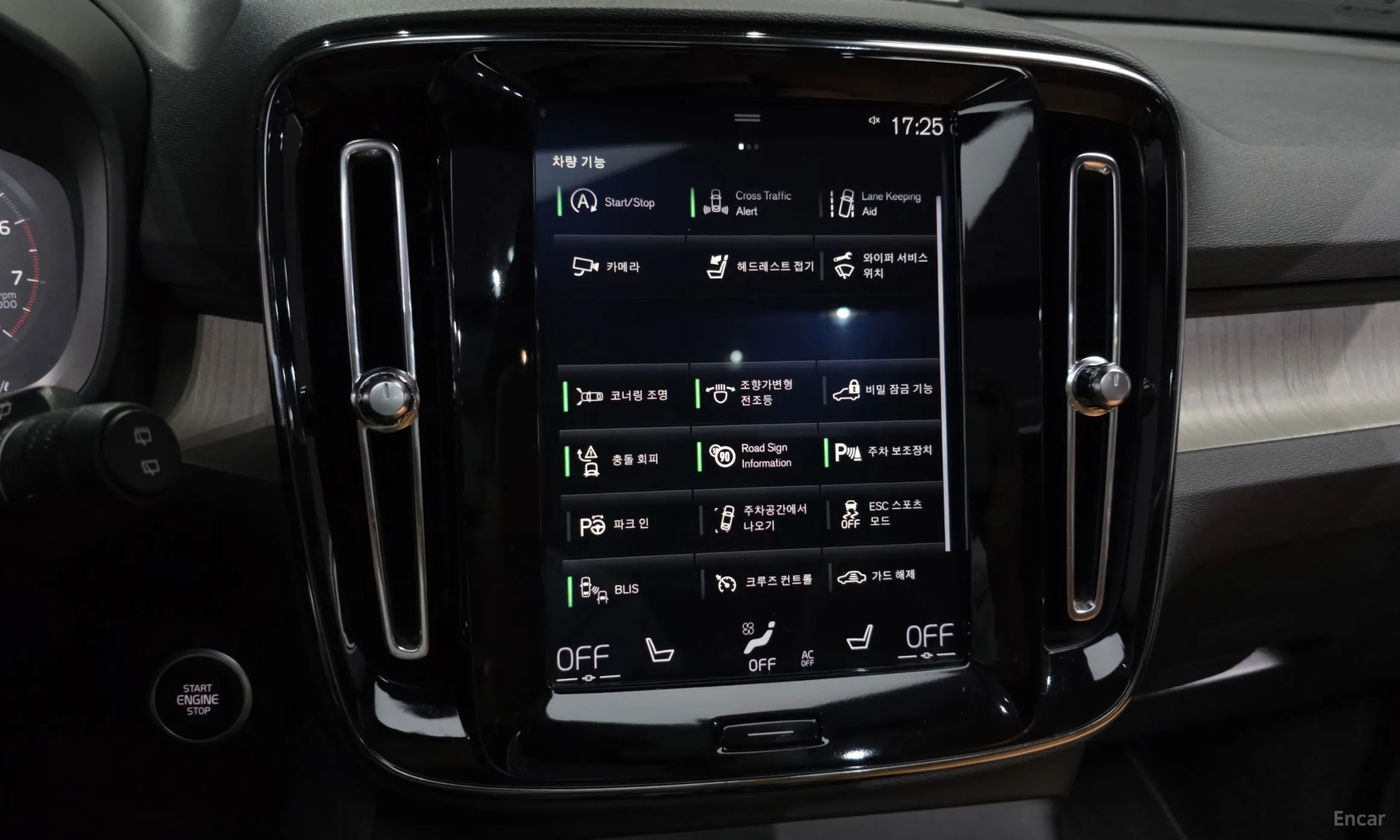 Volvo XC40 превью 16