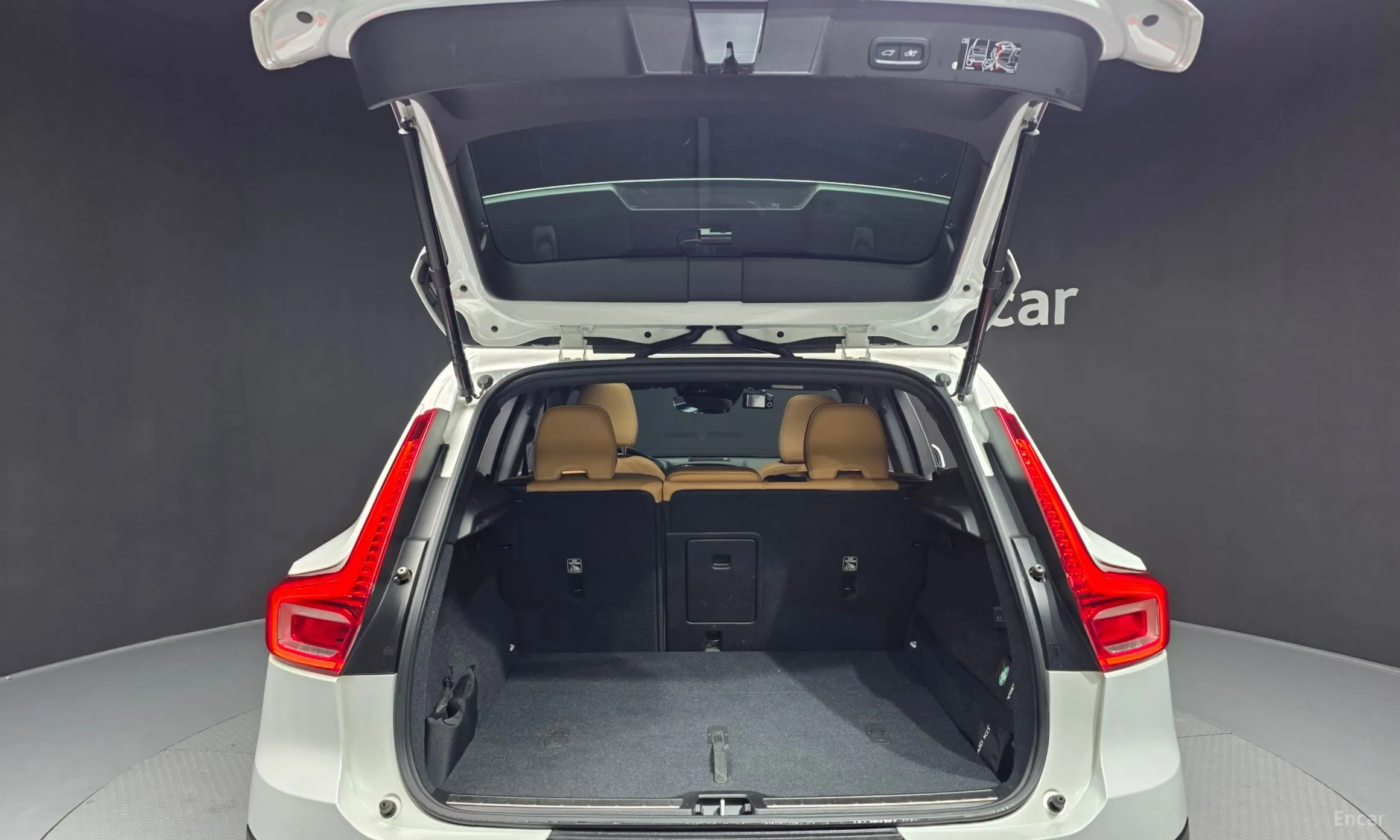 Volvo XC40 превью 20