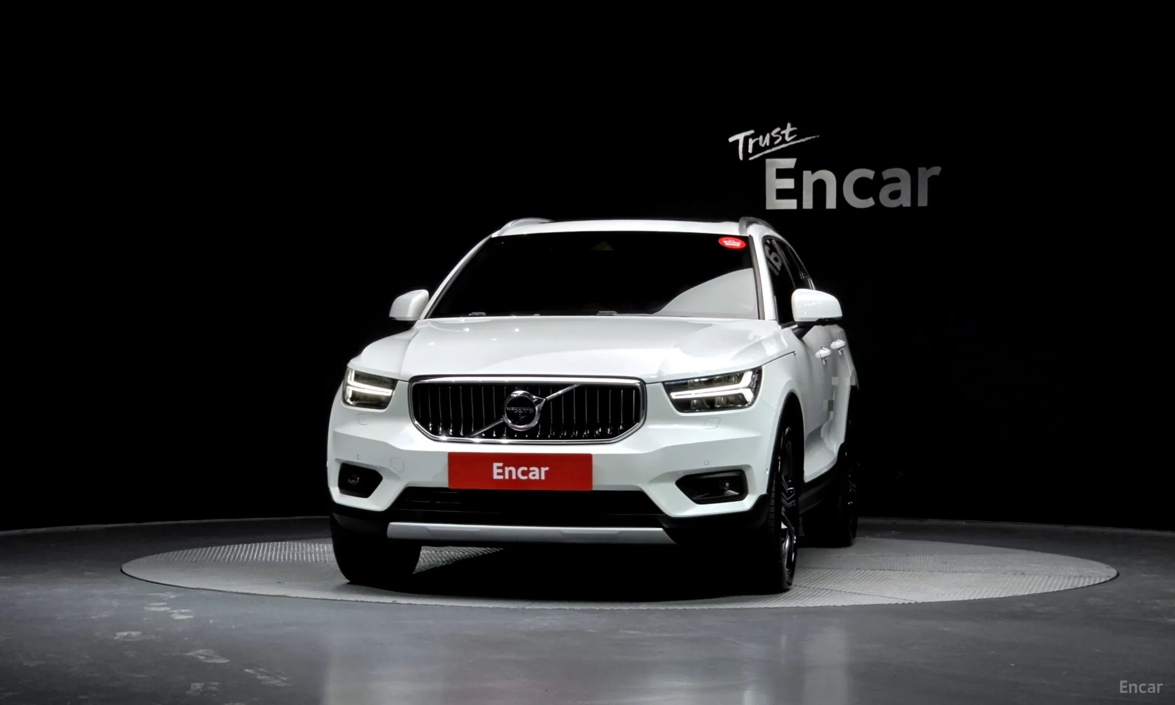 Volvo XC40 превью 3