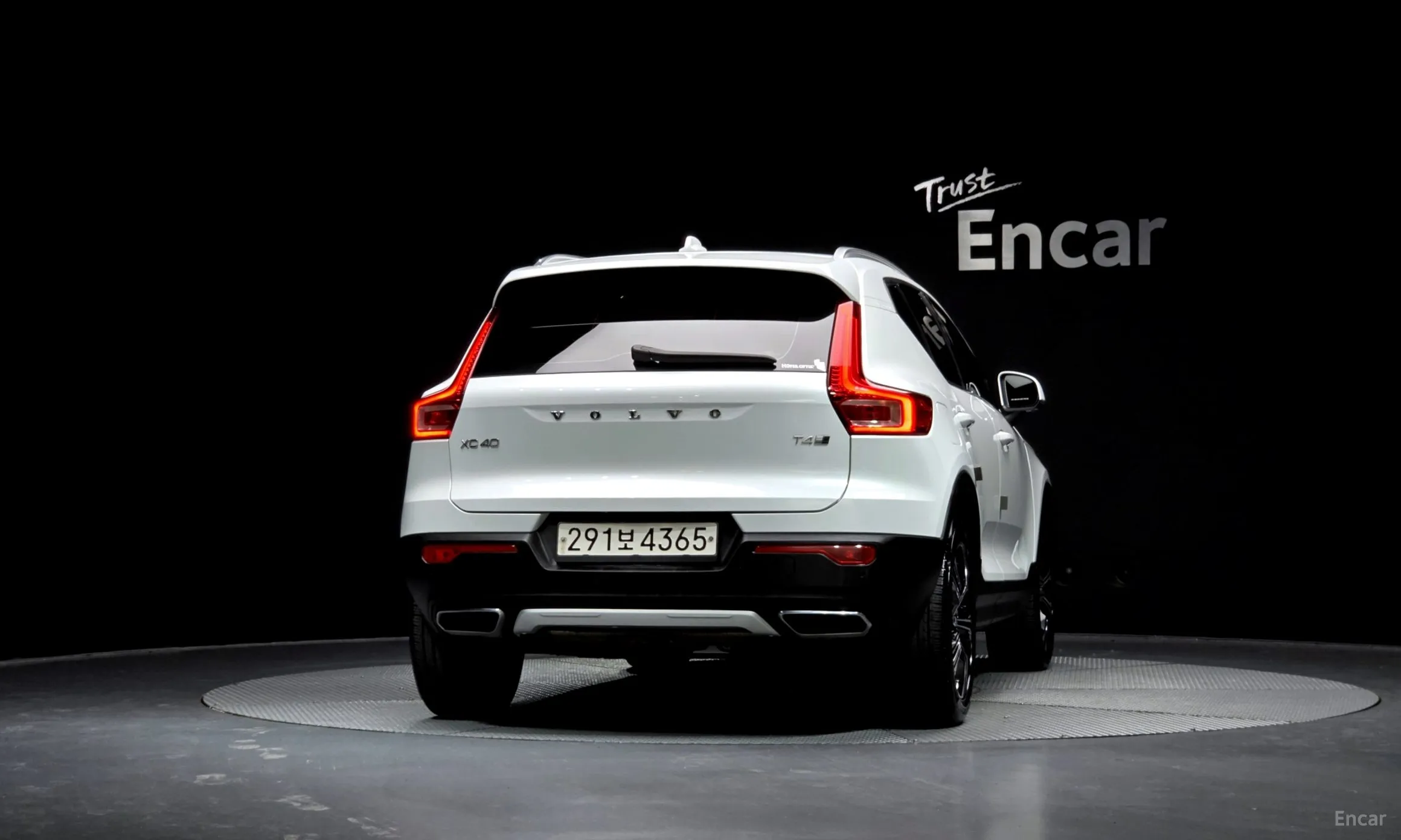 Volvo XC40 превью 4