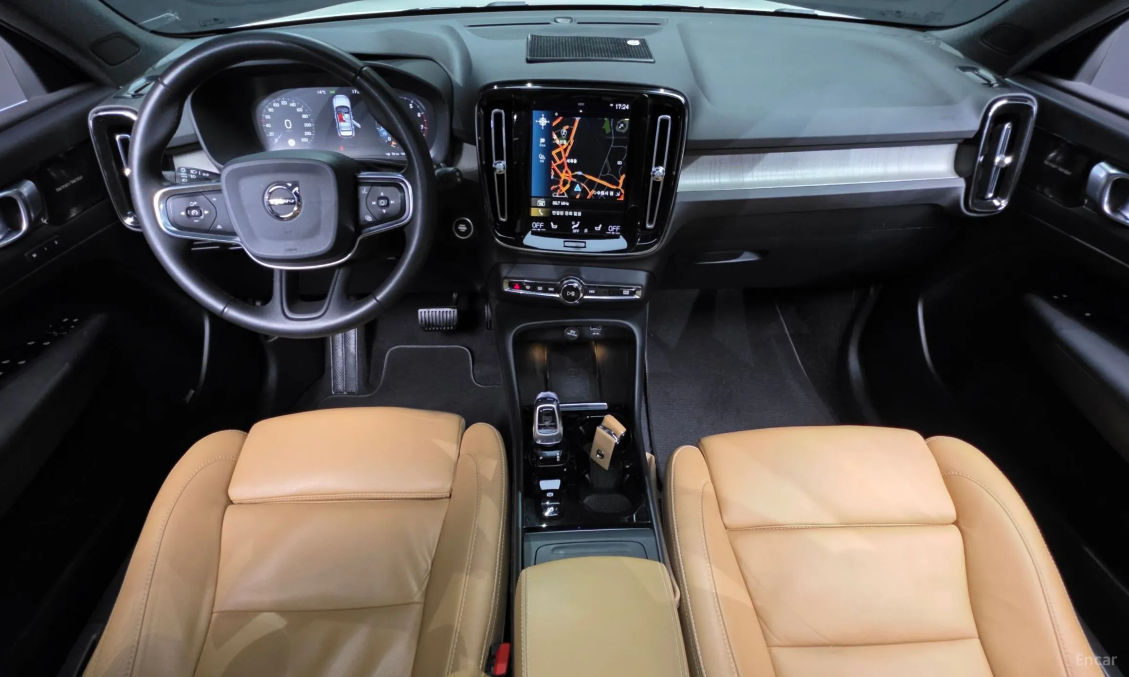 Volvo XC40 превью 7