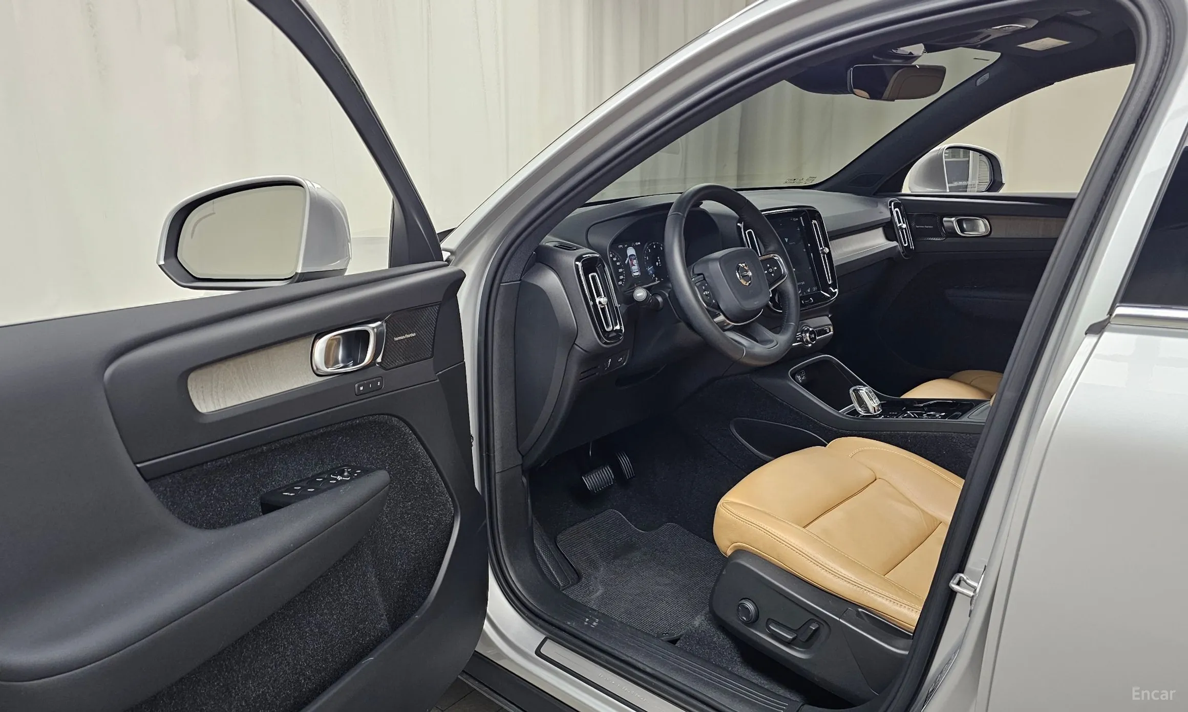 Volvo XC40 превью 10