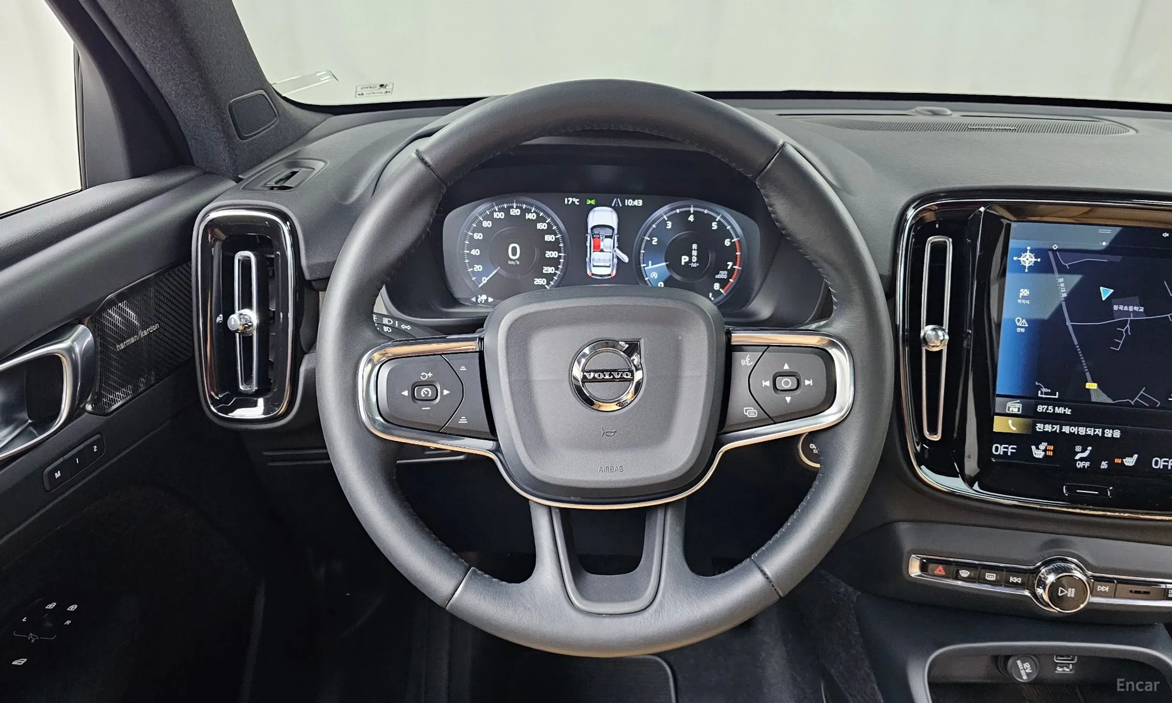 Volvo XC40 превью 12