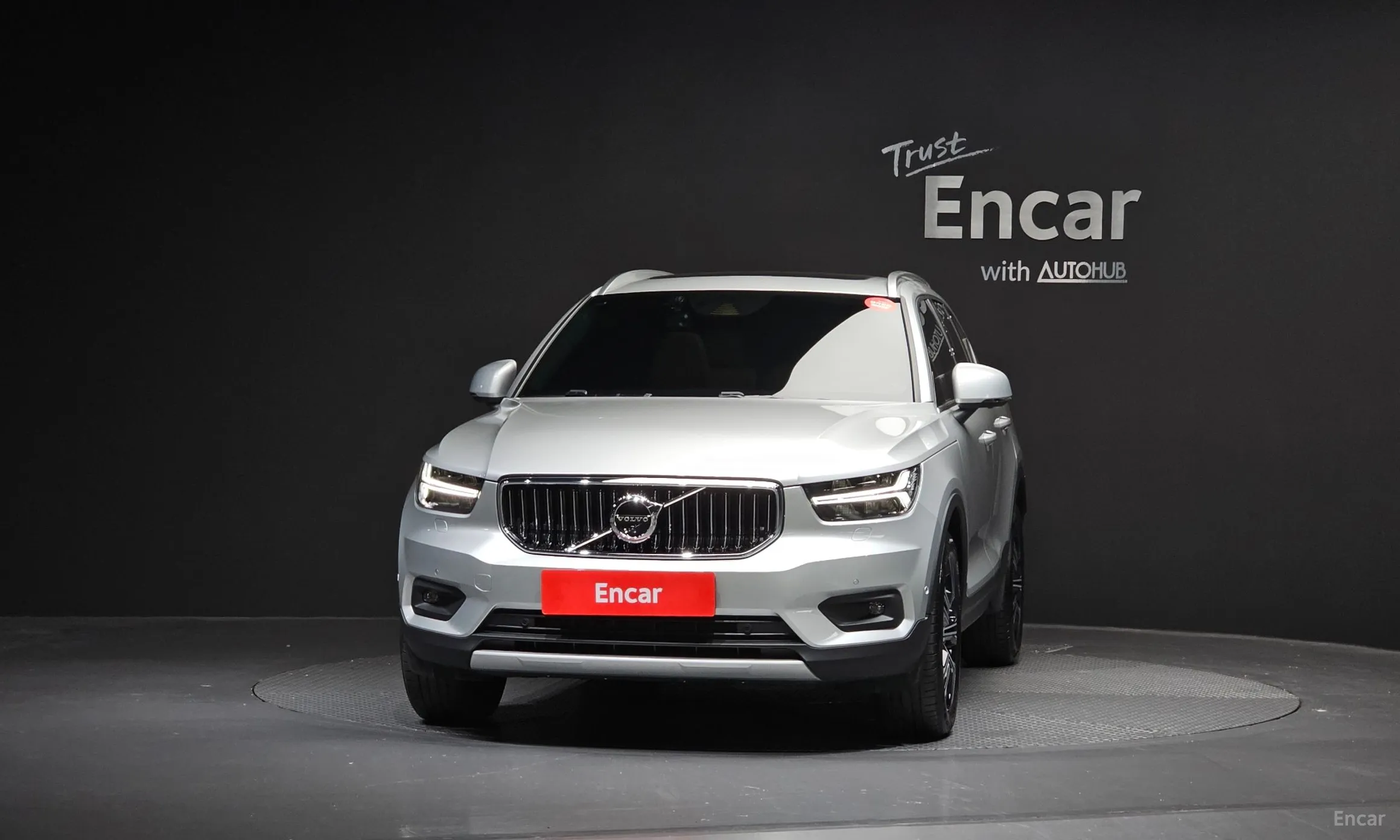 Volvo XC40 превью 3
