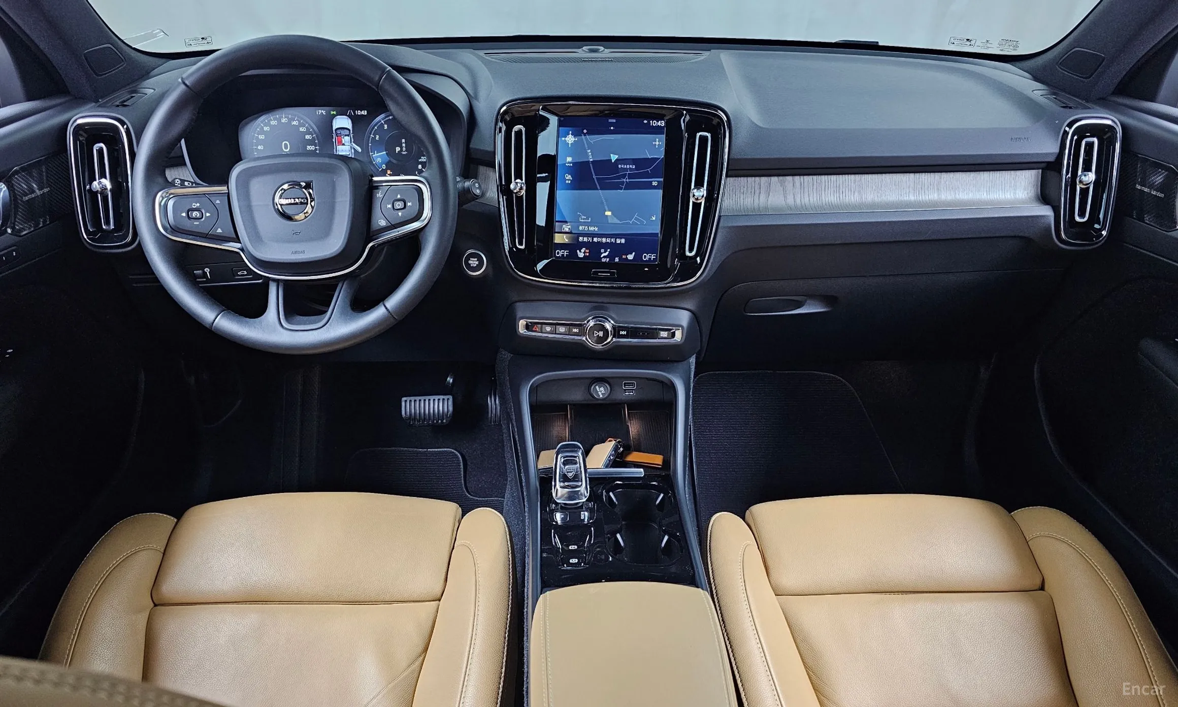 Volvo XC40 превью 7