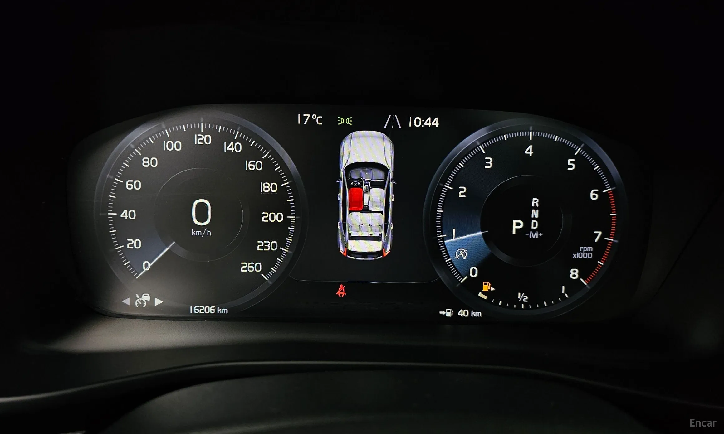 Volvo XC40 превью 8