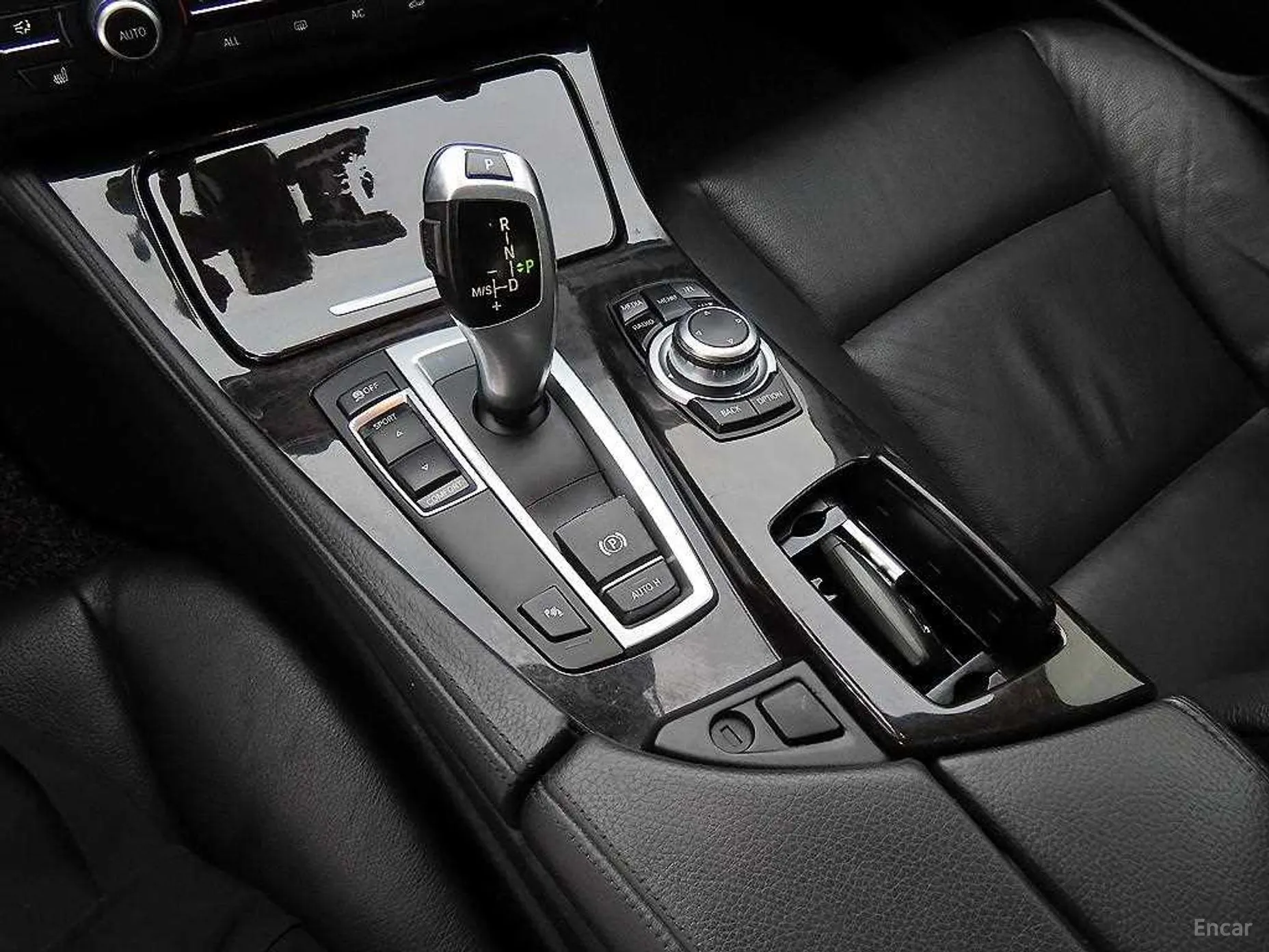 BMW 5 Series (F10) превью 10